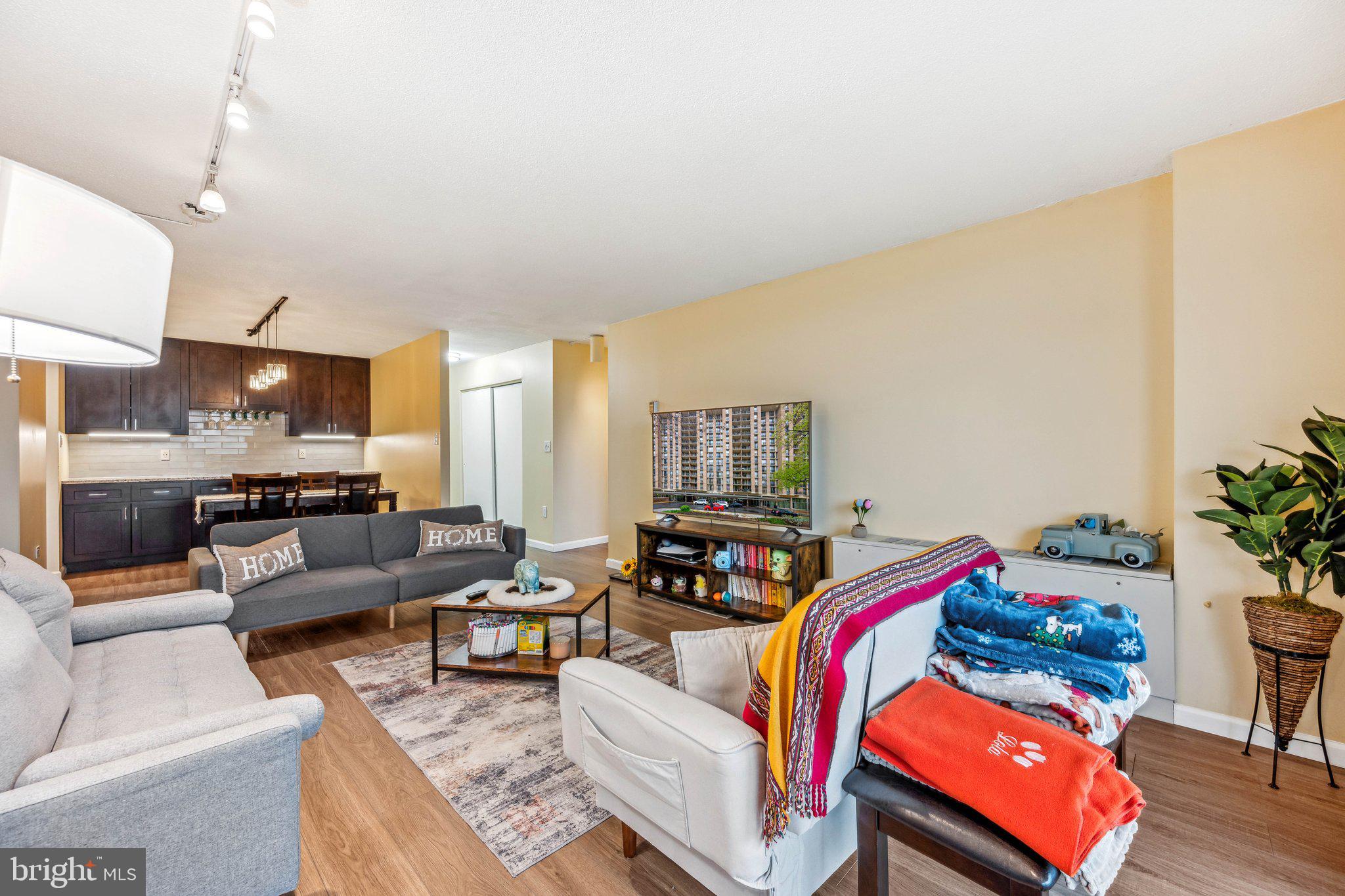 THE CARLTON - Residential