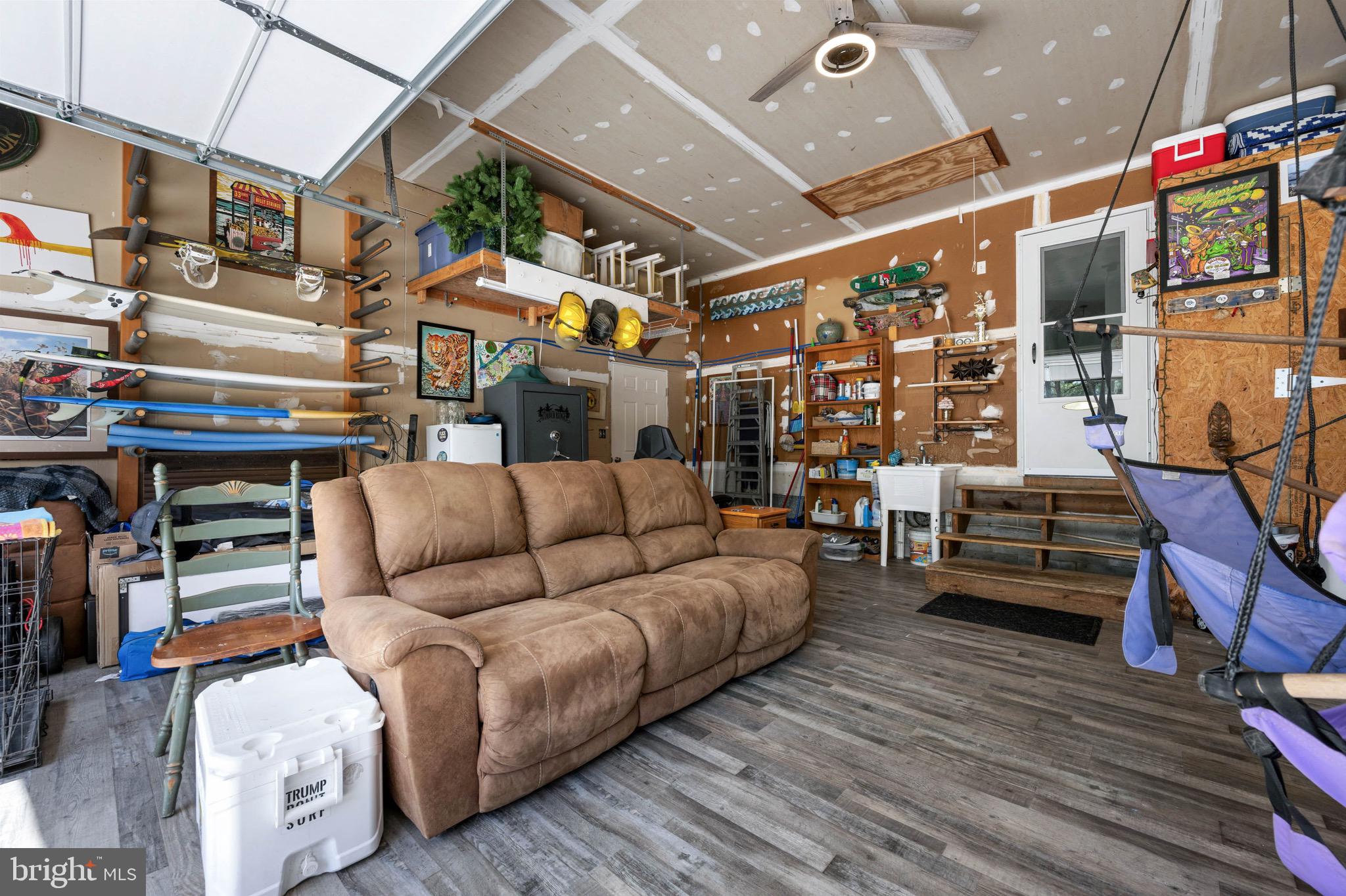 HOLIDAY HARBOR - Residential