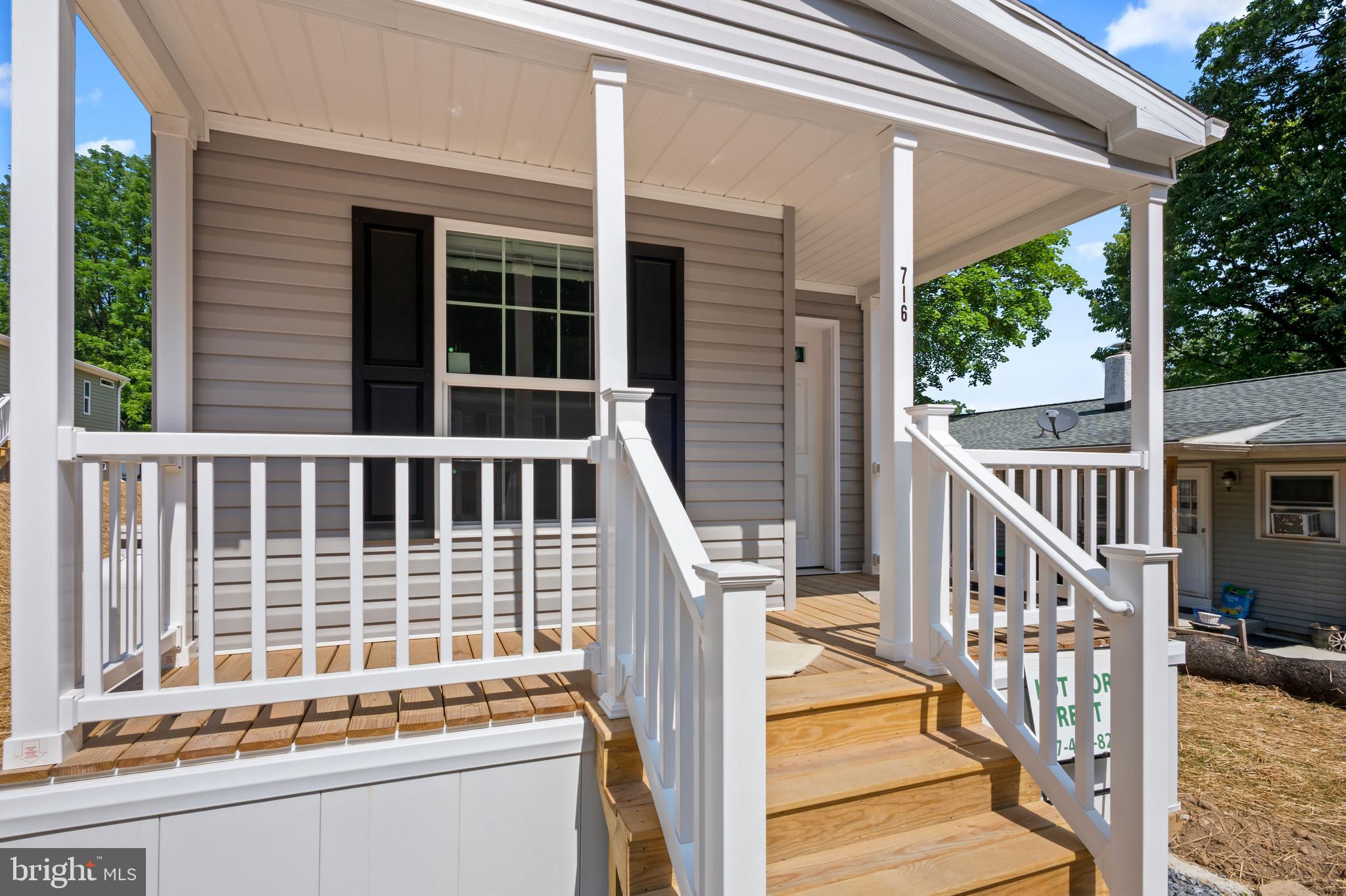 716 HILLSIDE DRIVE
