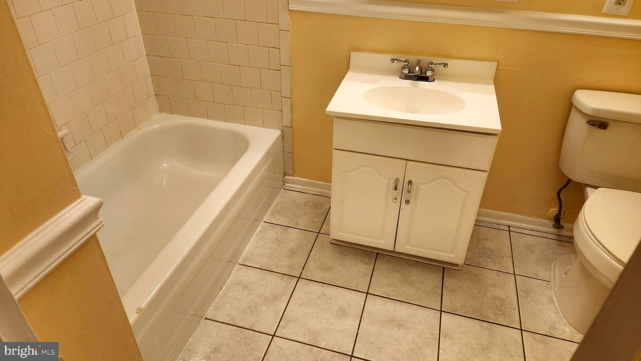 TREETOP CONDO - Residential