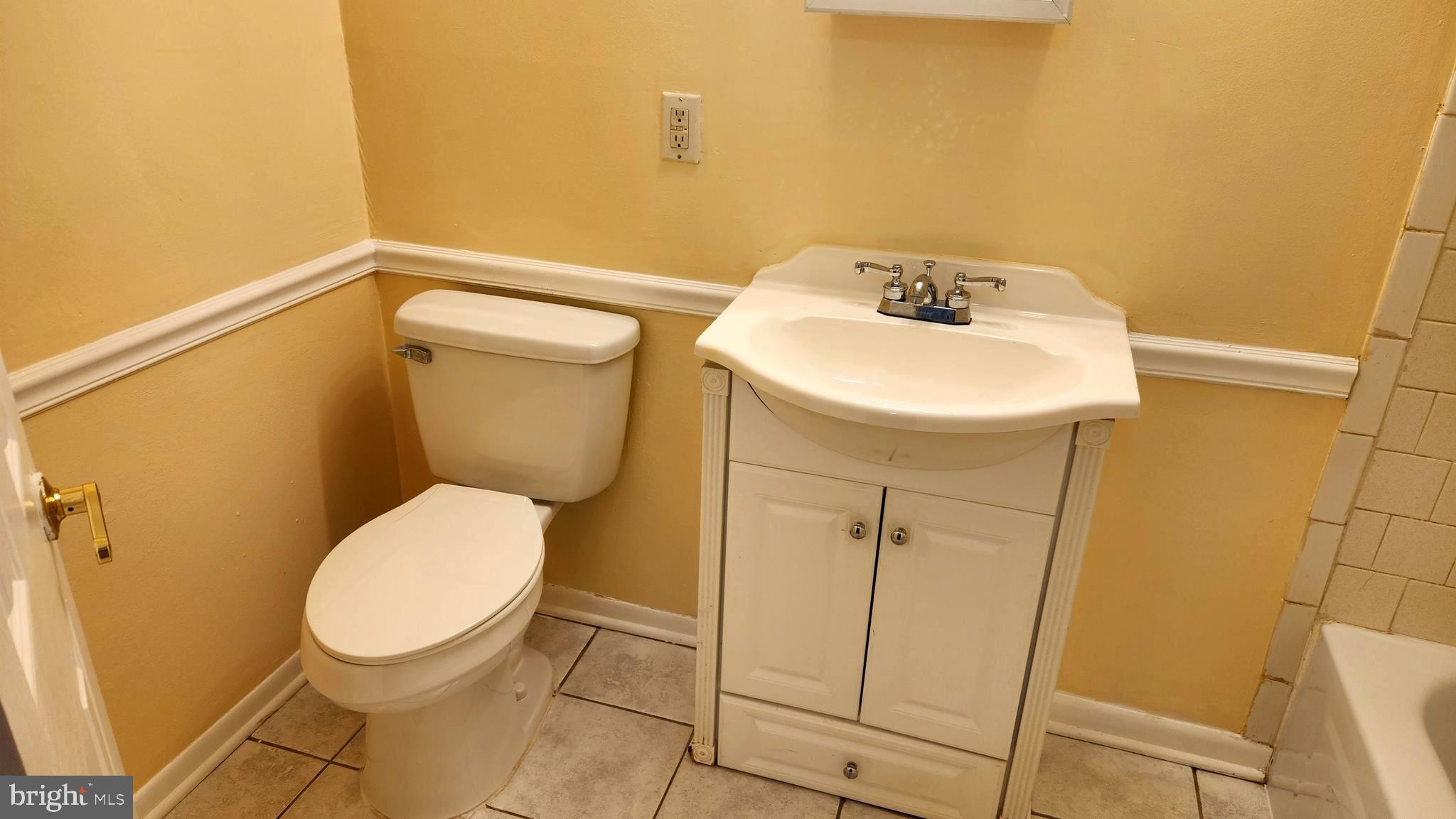 TREETOP CONDO - Residential