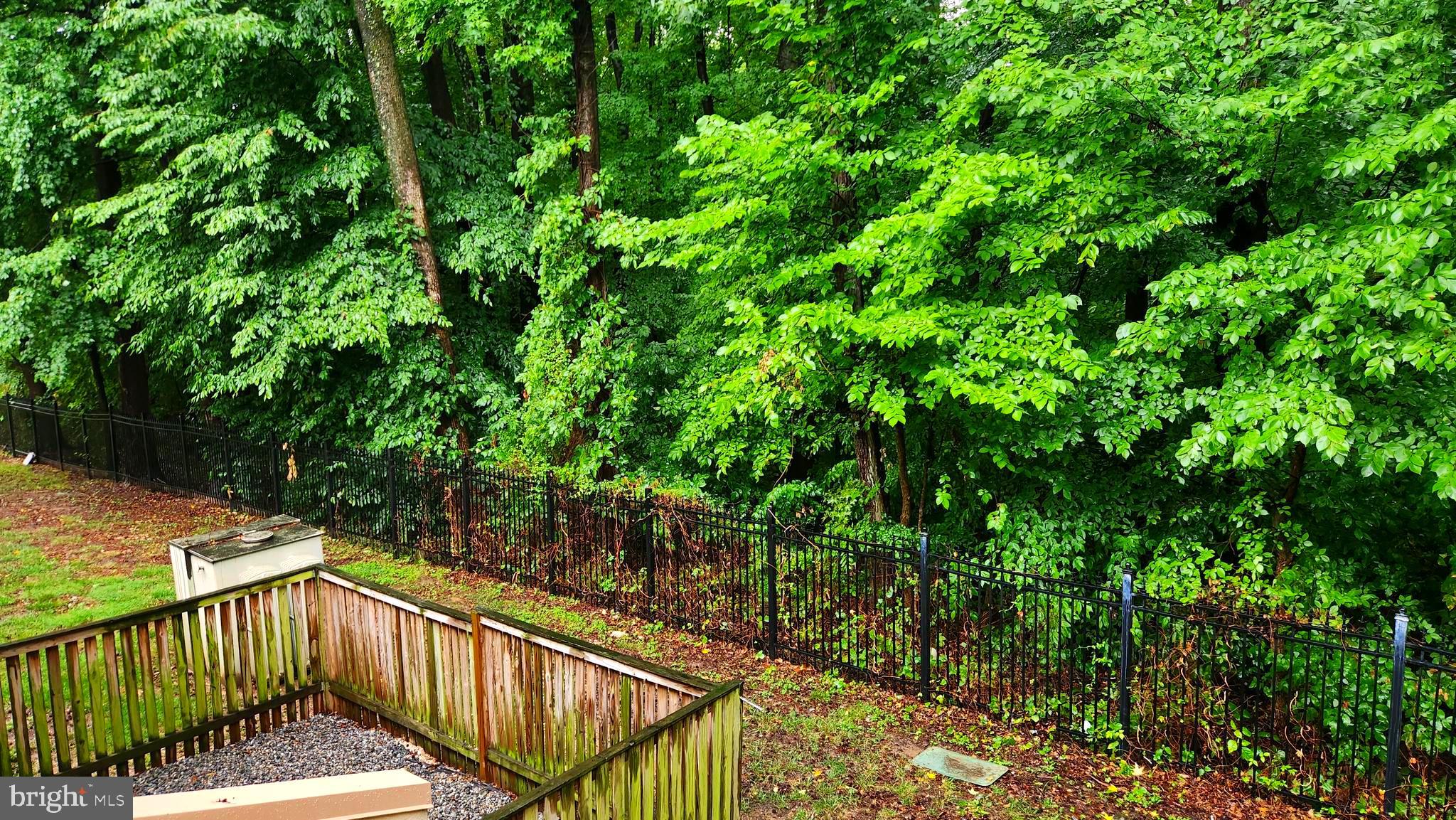 TREETOP CONDO - Residential