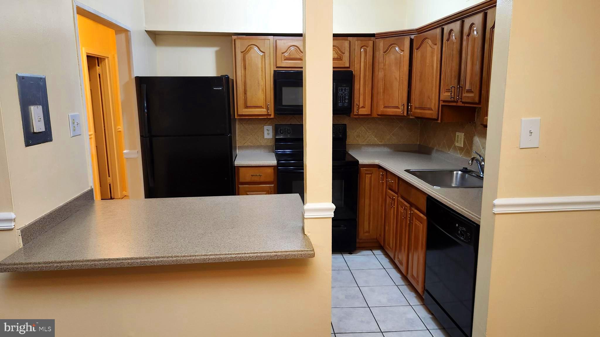 TREETOP CONDO - Residential