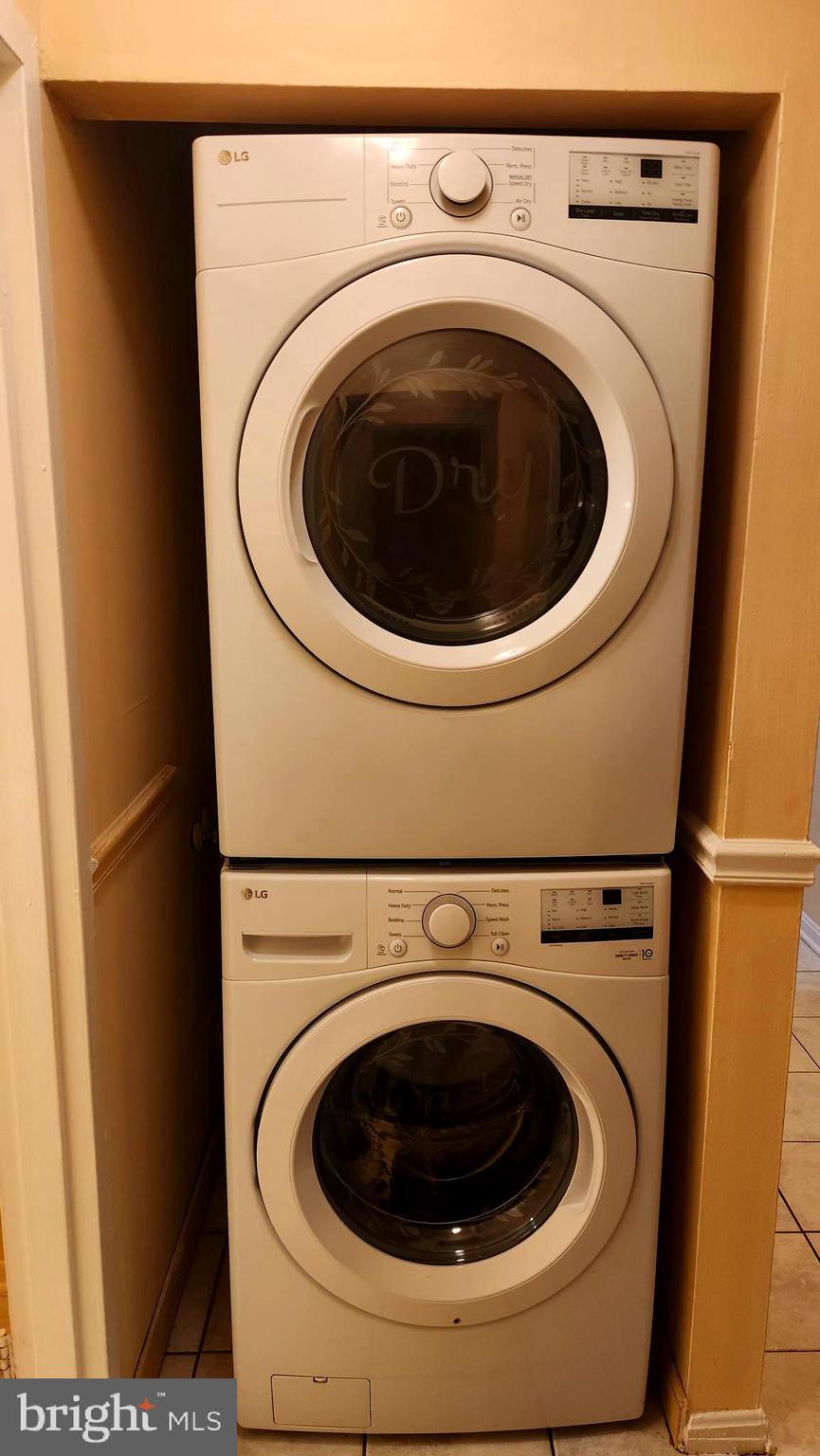 TREETOP CONDO - Residential