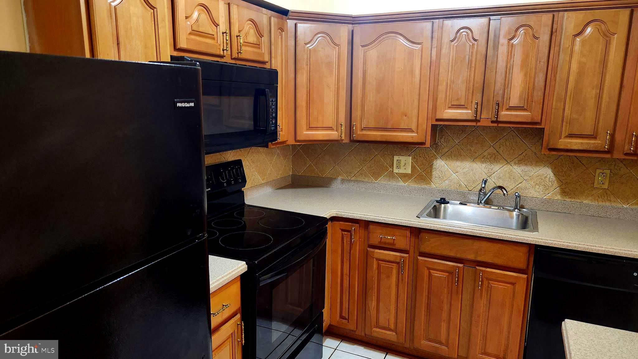 TREETOP CONDO - Residential