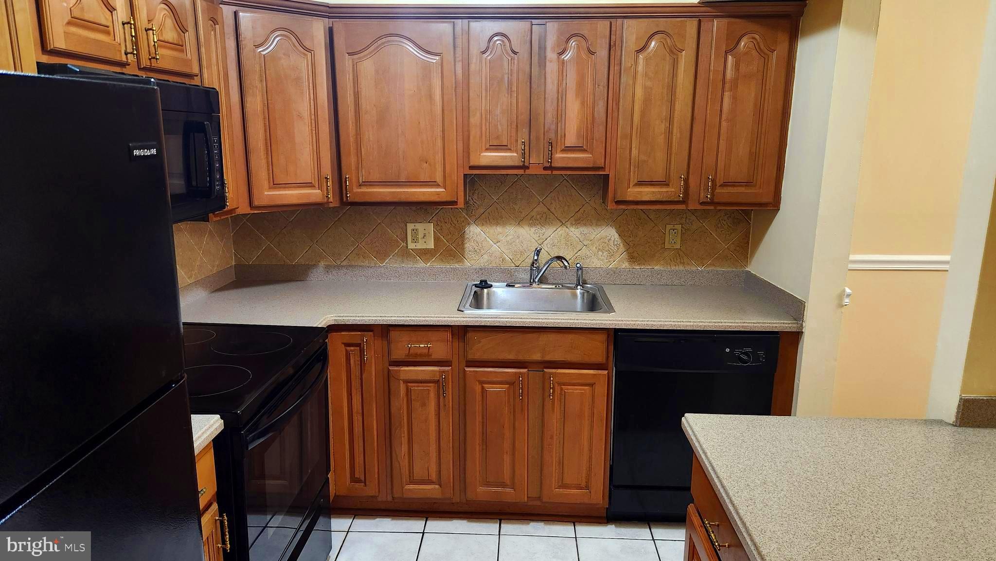 TREETOP CONDO - Residential