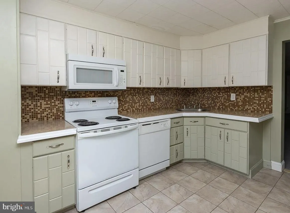 Wayne, Pennsylvania 19087, United States, 6 Bedrooms Bedrooms, ,4 BathroomsBathrooms,Residential,Active,153199