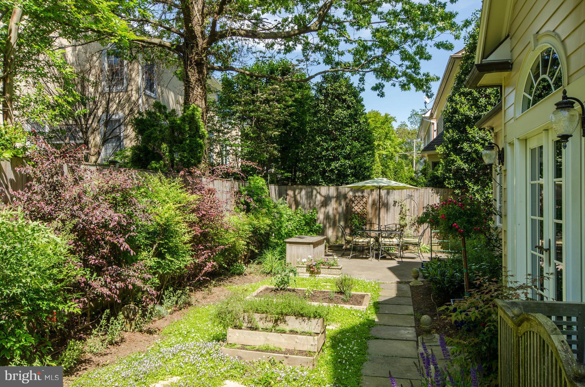 CHEVY CHASE GARDENS - Residential