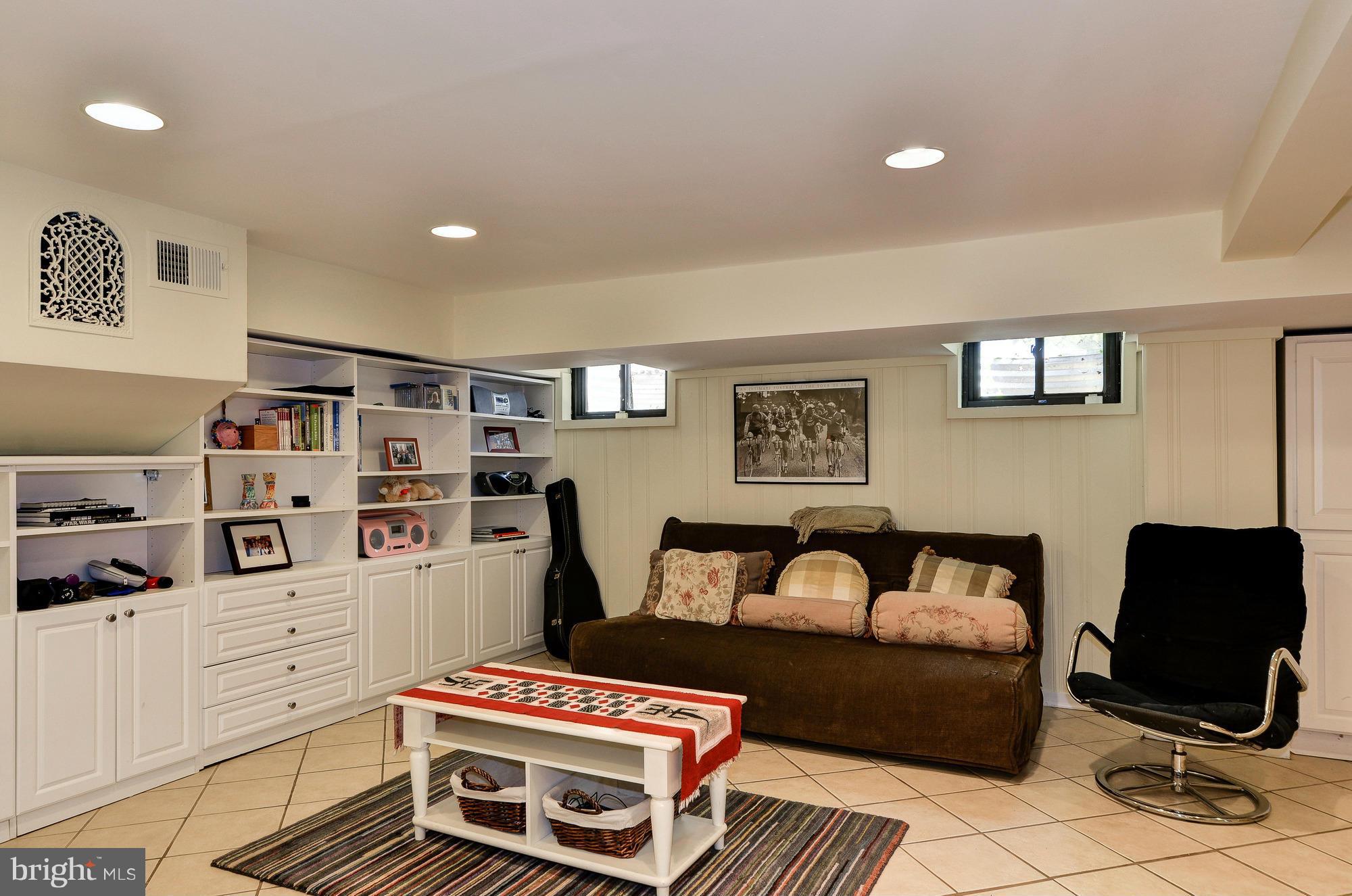 CHEVY CHASE GARDENS - Residential