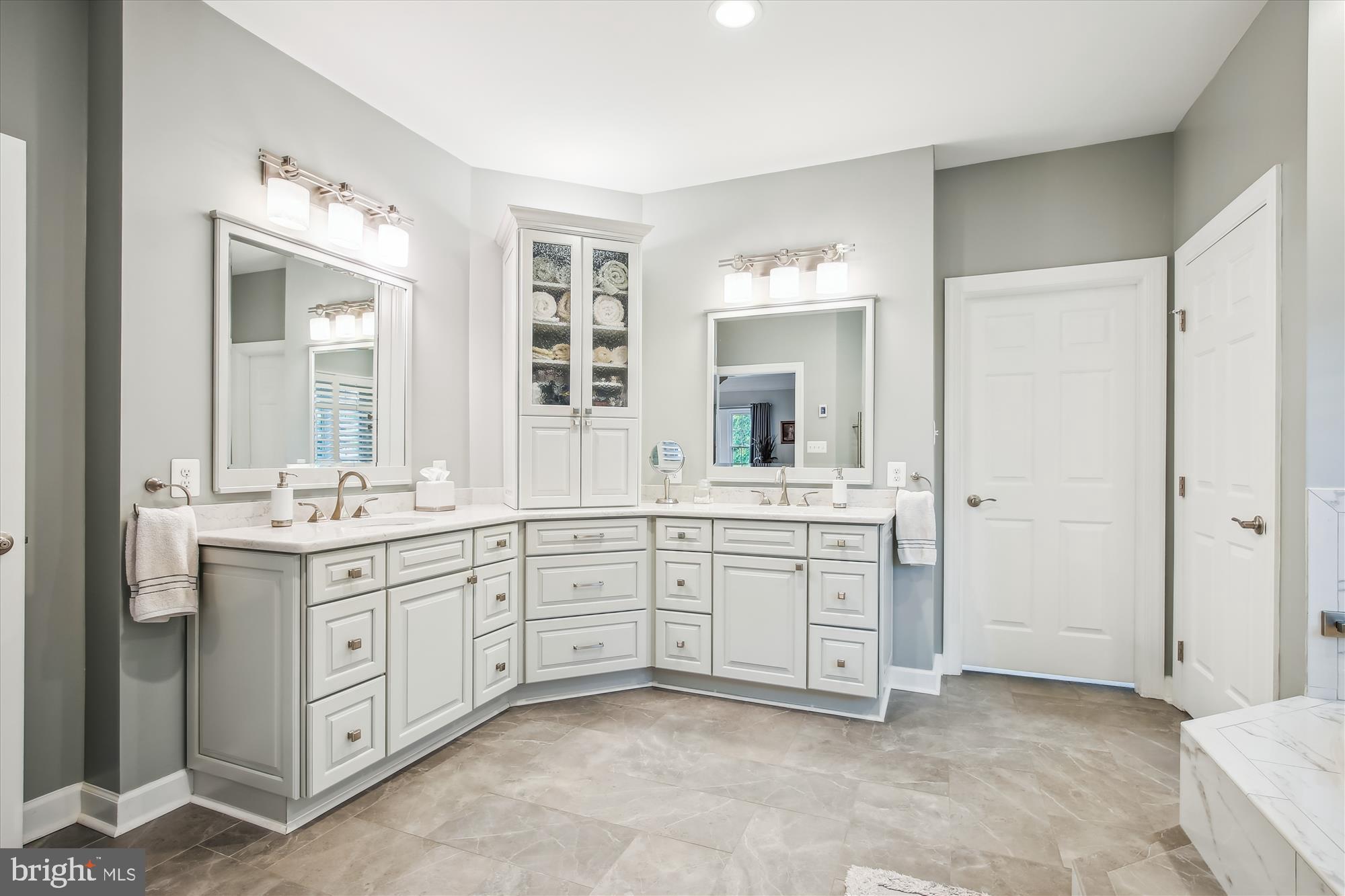 FAIR OAKS GLEN - Residential