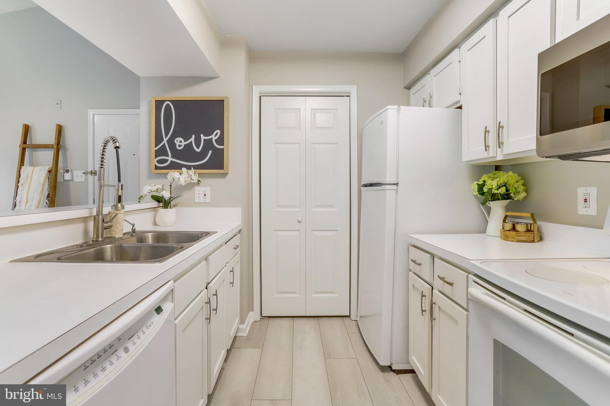 POINTE AT PARK CENTER - Residential