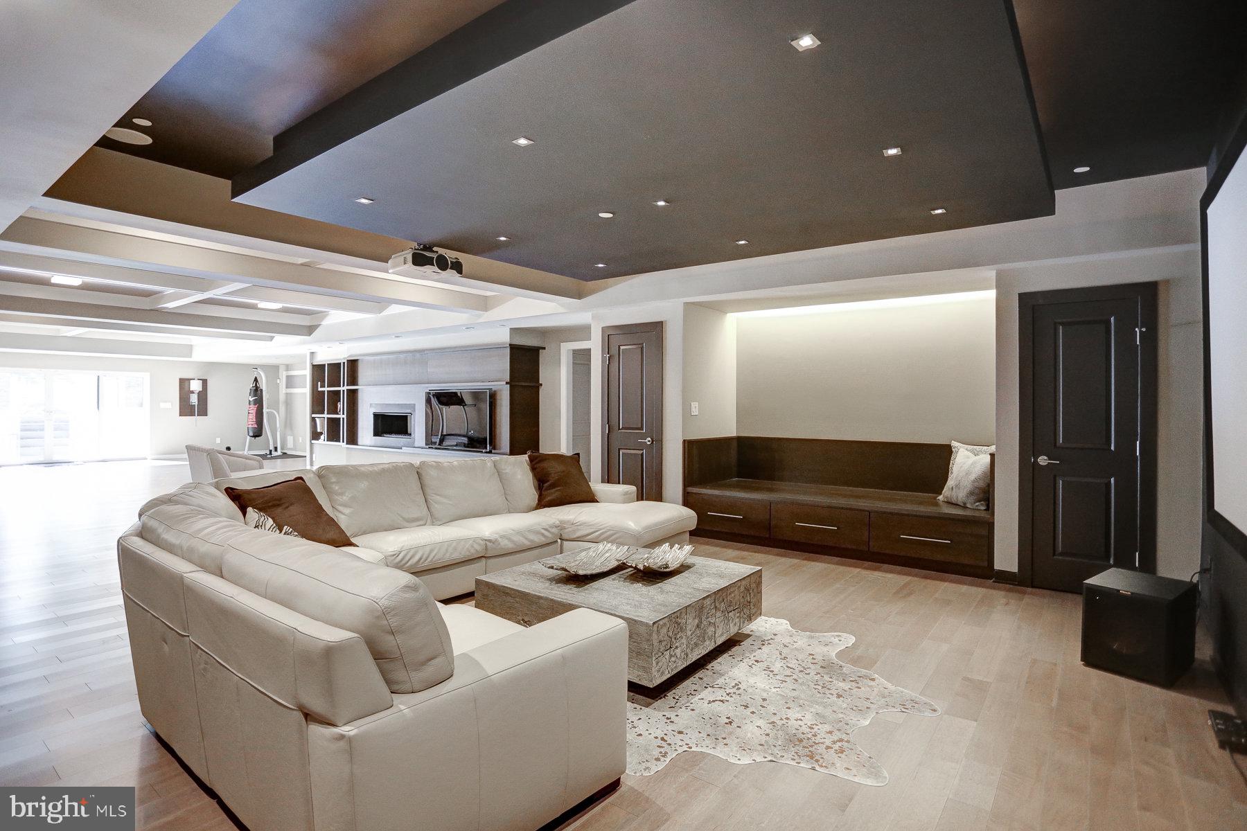 WILLIAMSBURG ESTATES - Residential