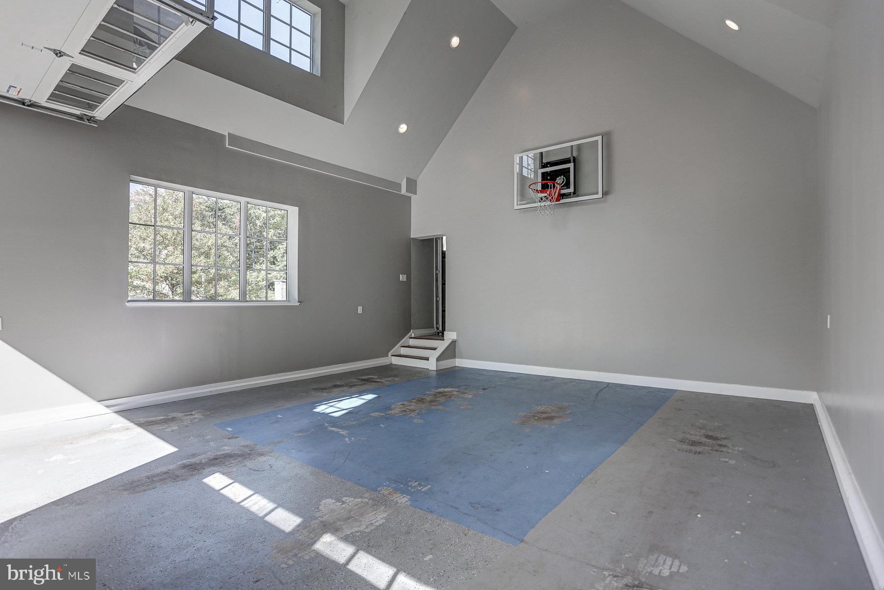 WILLIAMSBURG ESTATES - Residential