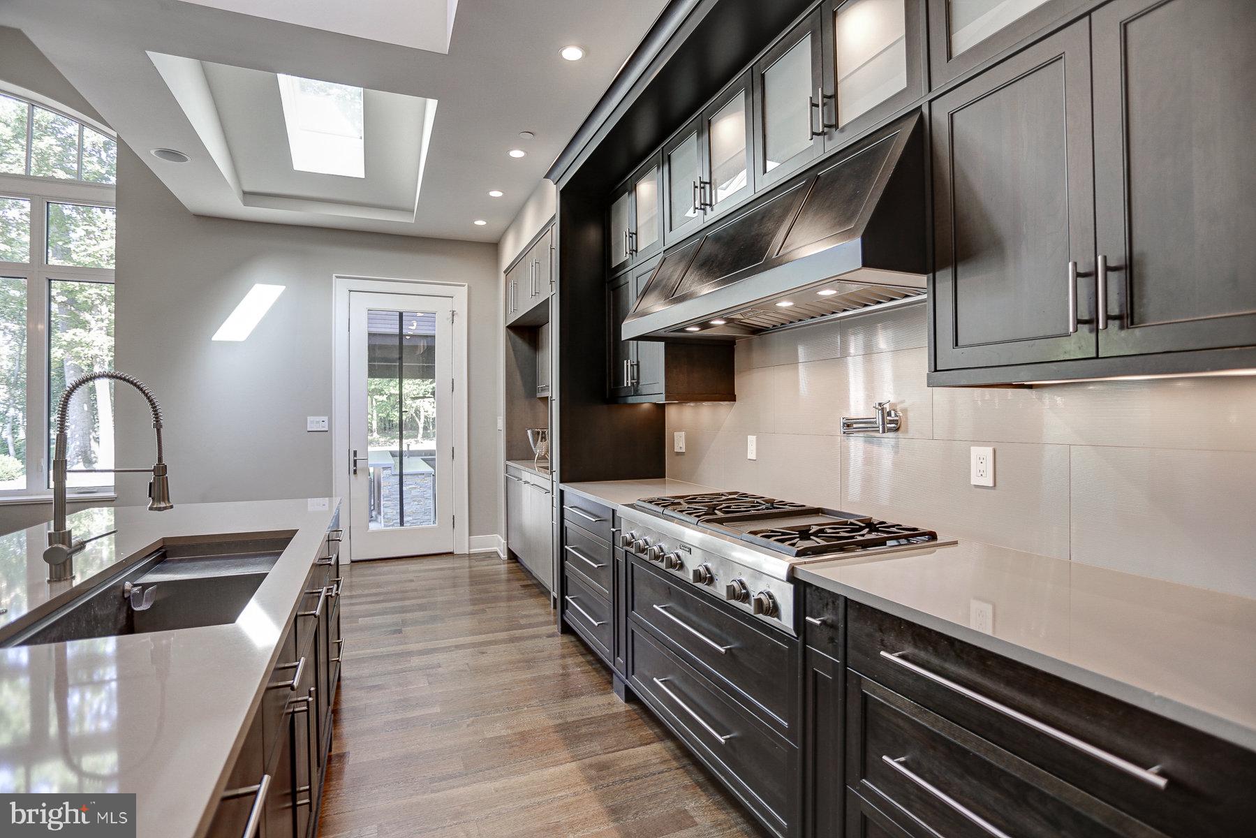 WILLIAMSBURG ESTATES - Residential