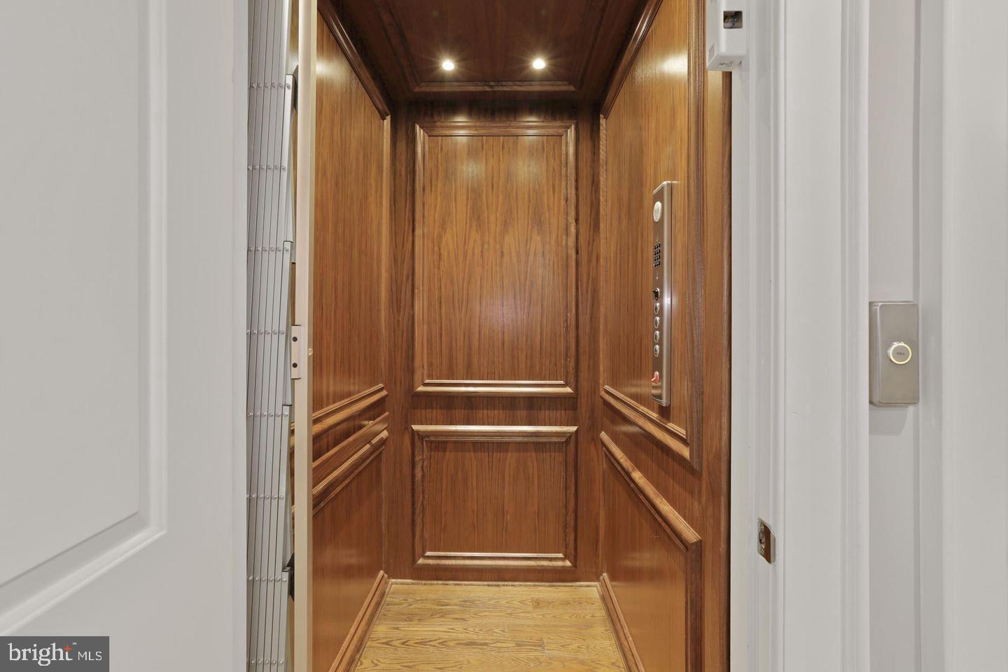 WILLIAMSBURG ESTATES - Residential