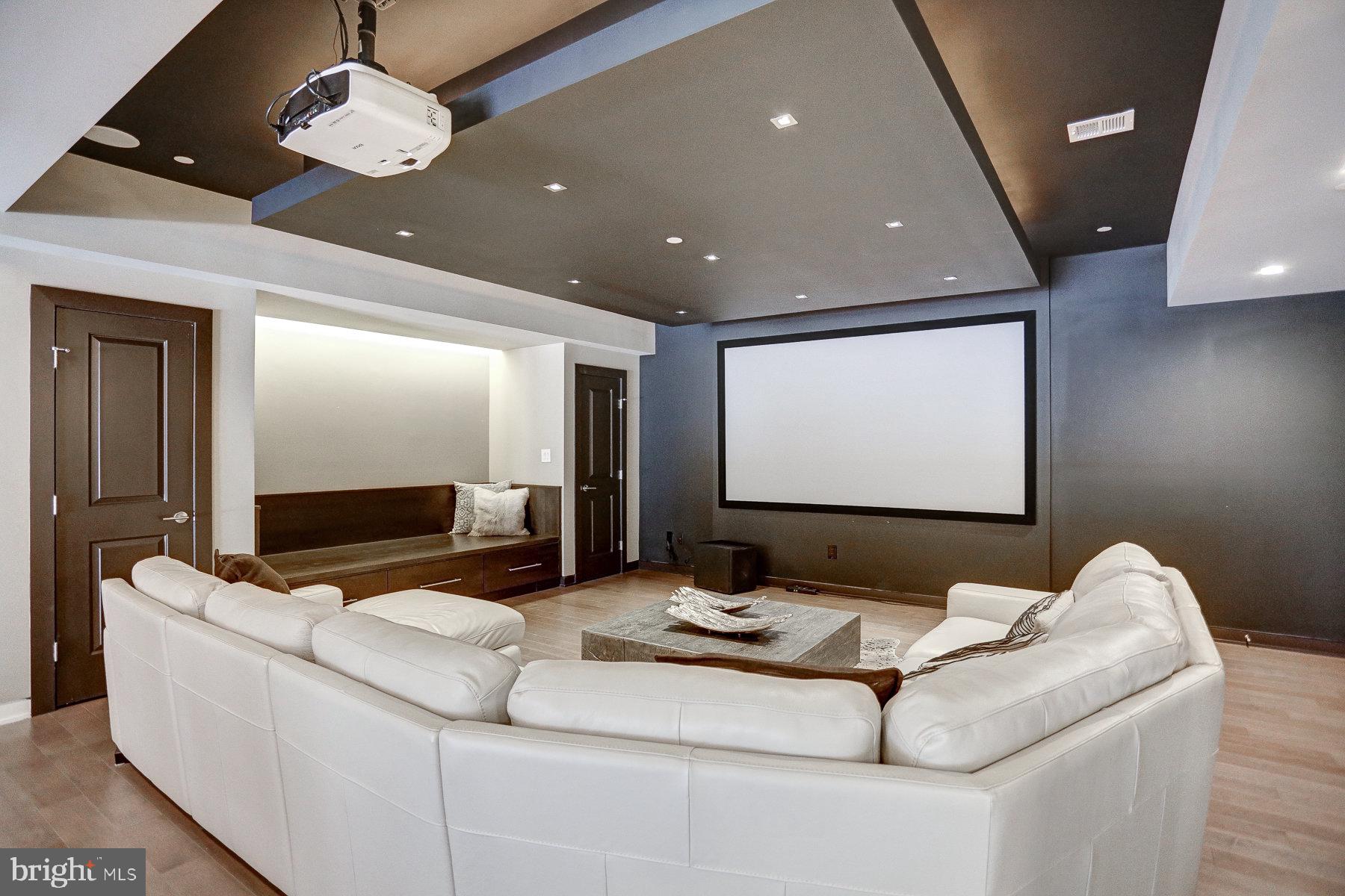 WILLIAMSBURG ESTATES - Residential