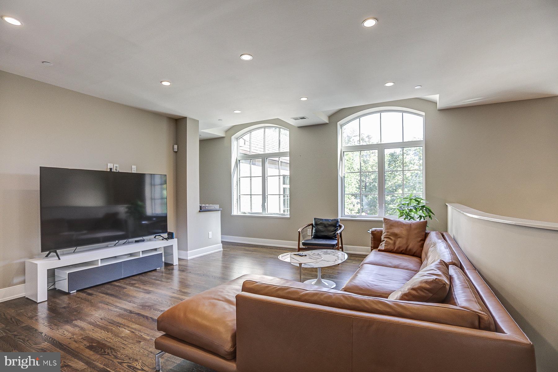 WILLIAMSBURG ESTATES - Residential