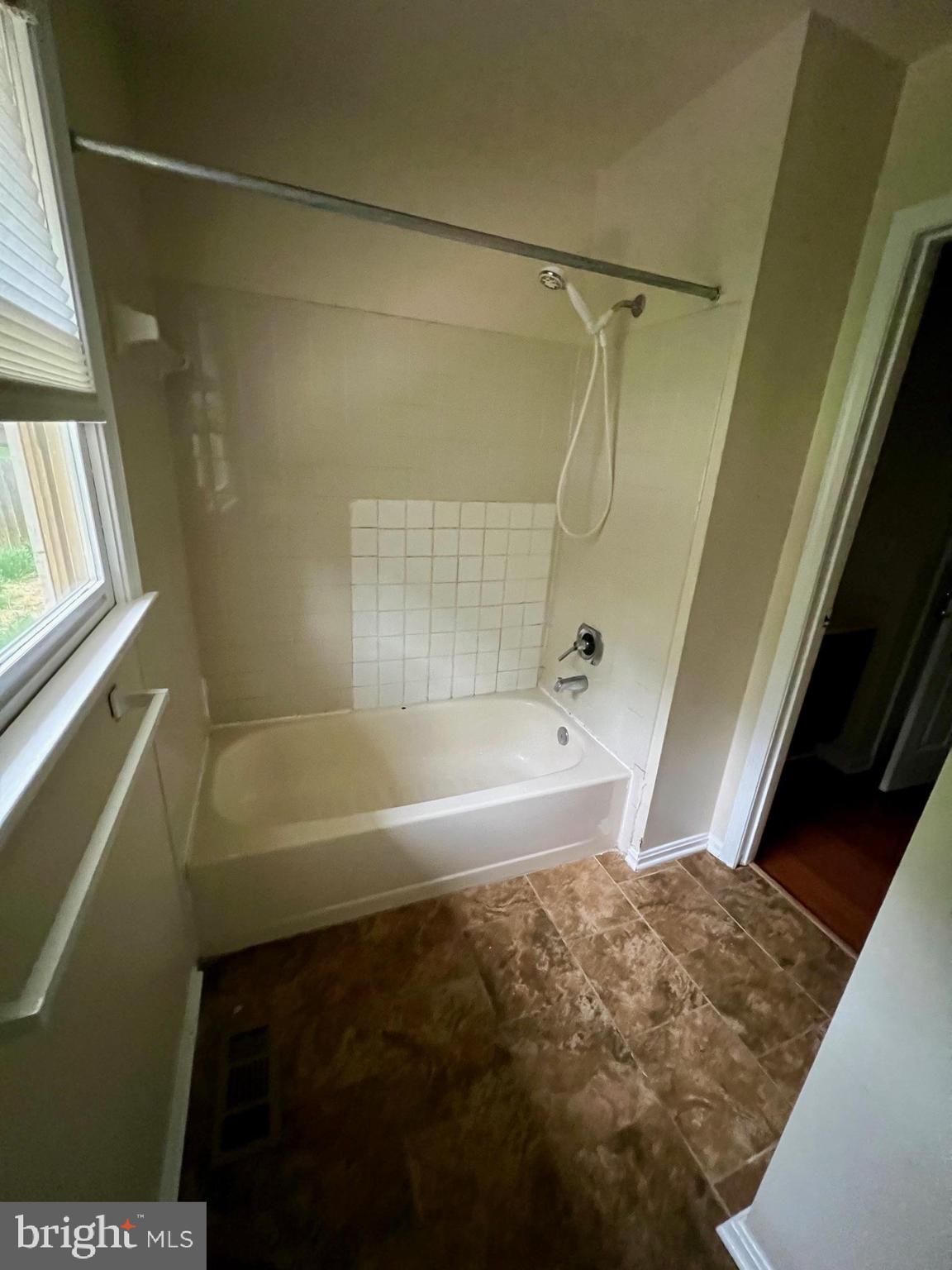 LAKE WILDERNESS - Residential Lease