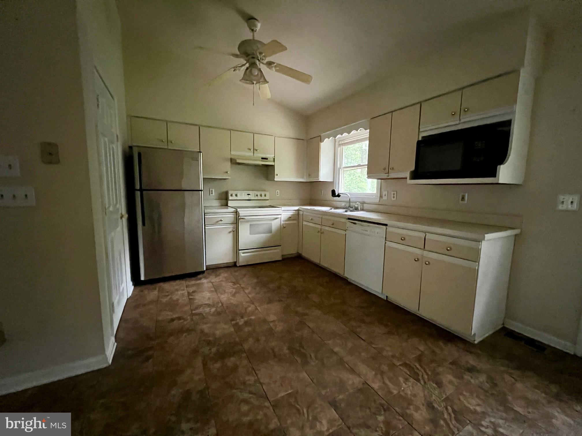 LAKE WILDERNESS - Residential Lease