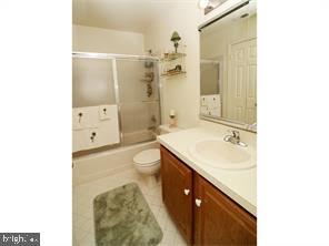 MAKEFIELD GLEN - Residential Lease