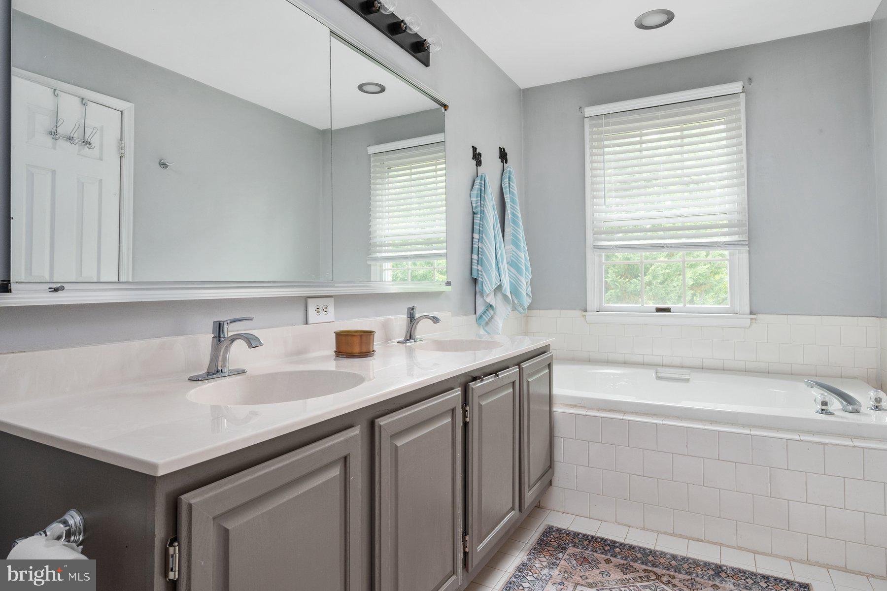 HUNTERS RUN - Residential