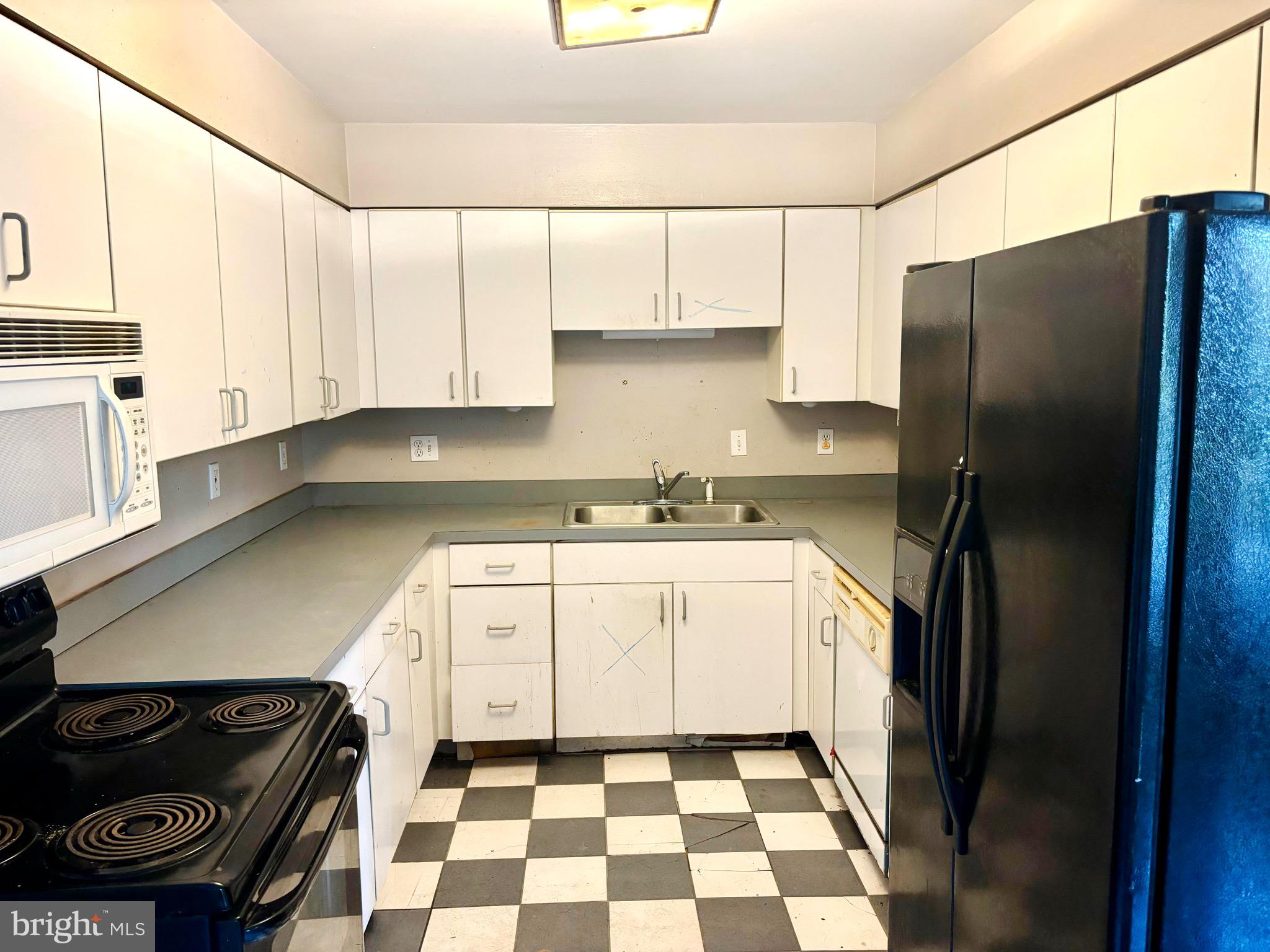 GROUSE HOLLOW ESTATES - Residential