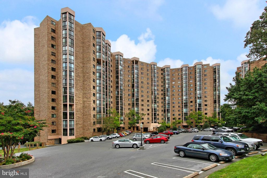 Photo of 5903 Mount Eagle Drive #203, ALEXANDRIA, VA 22303 (MLS # VAFX2277464)