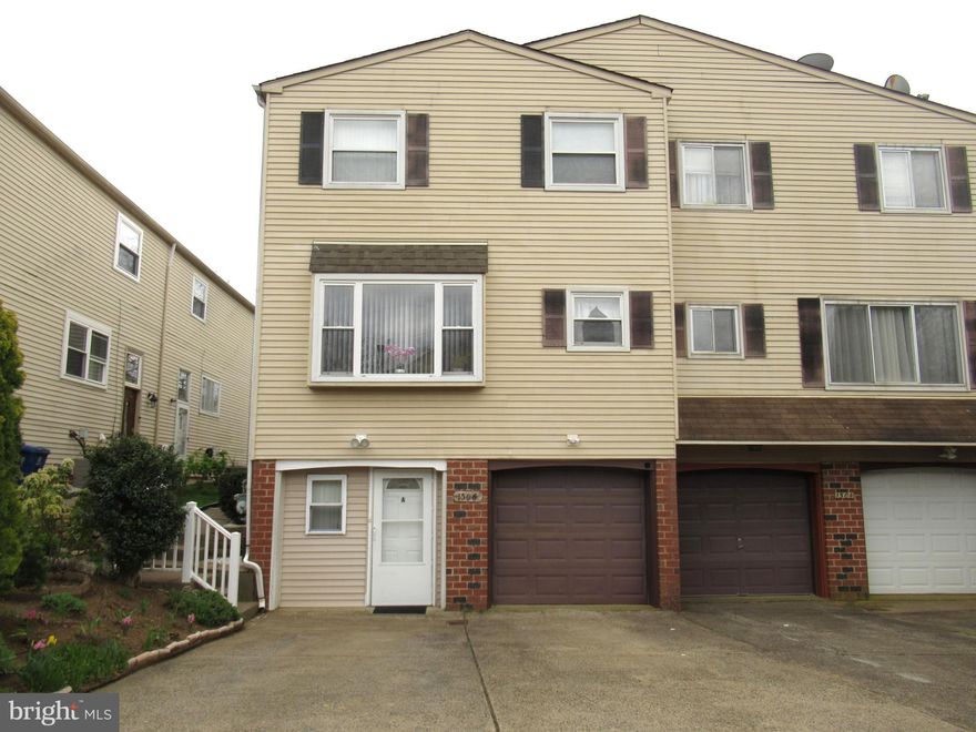 Bright and rare on the market unit B in Scotchbrook. Ready to move in, freshly painted in neutral colors, modern updated kitchen with quartz countertops, tile flooring, backsplash, newer SS appliances and new dishwasher.  Hardwood floors in the living room and dining room, flood lights throughout the house. New carpet in second bedroom, New ceiling fans in both bedrooms.  Basement is fully finished, freshly painted,  new laminate flooring and flood lights.  New hot water heater, newer washer and dryer, 
Main bedroom with private bath, Second bedroom with a 3pc. jack and jill hall bath. Basement is fully finished with powder room and walk out access to fenced backyard great for entertainment.  Large storage space extends under stairs.  Garage door opener.