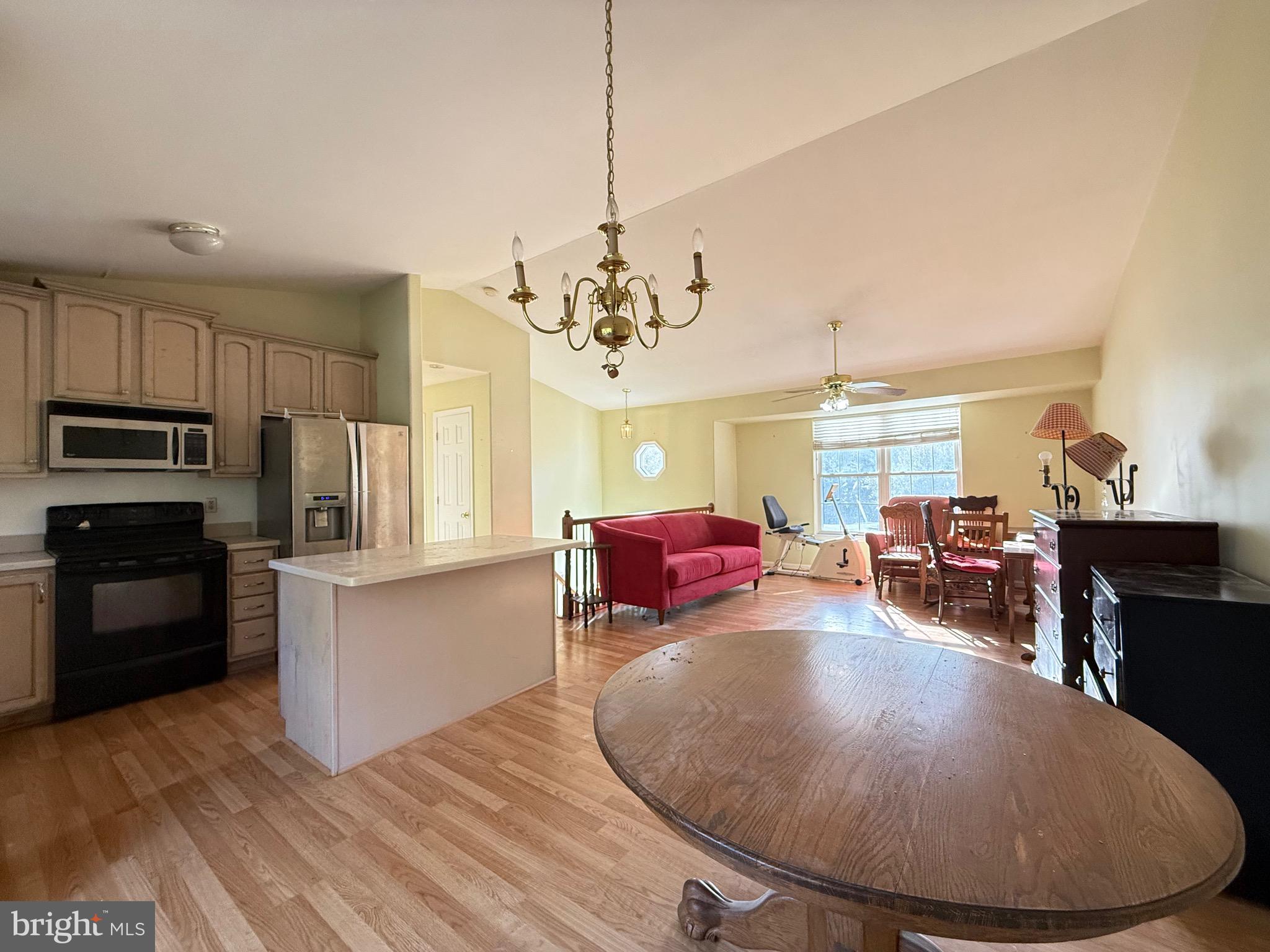 10203 MEADOWVIEW DRIVE