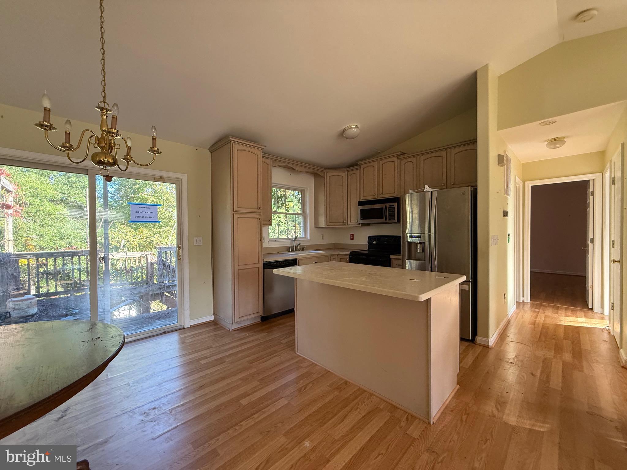 10203 MEADOWVIEW DRIVE