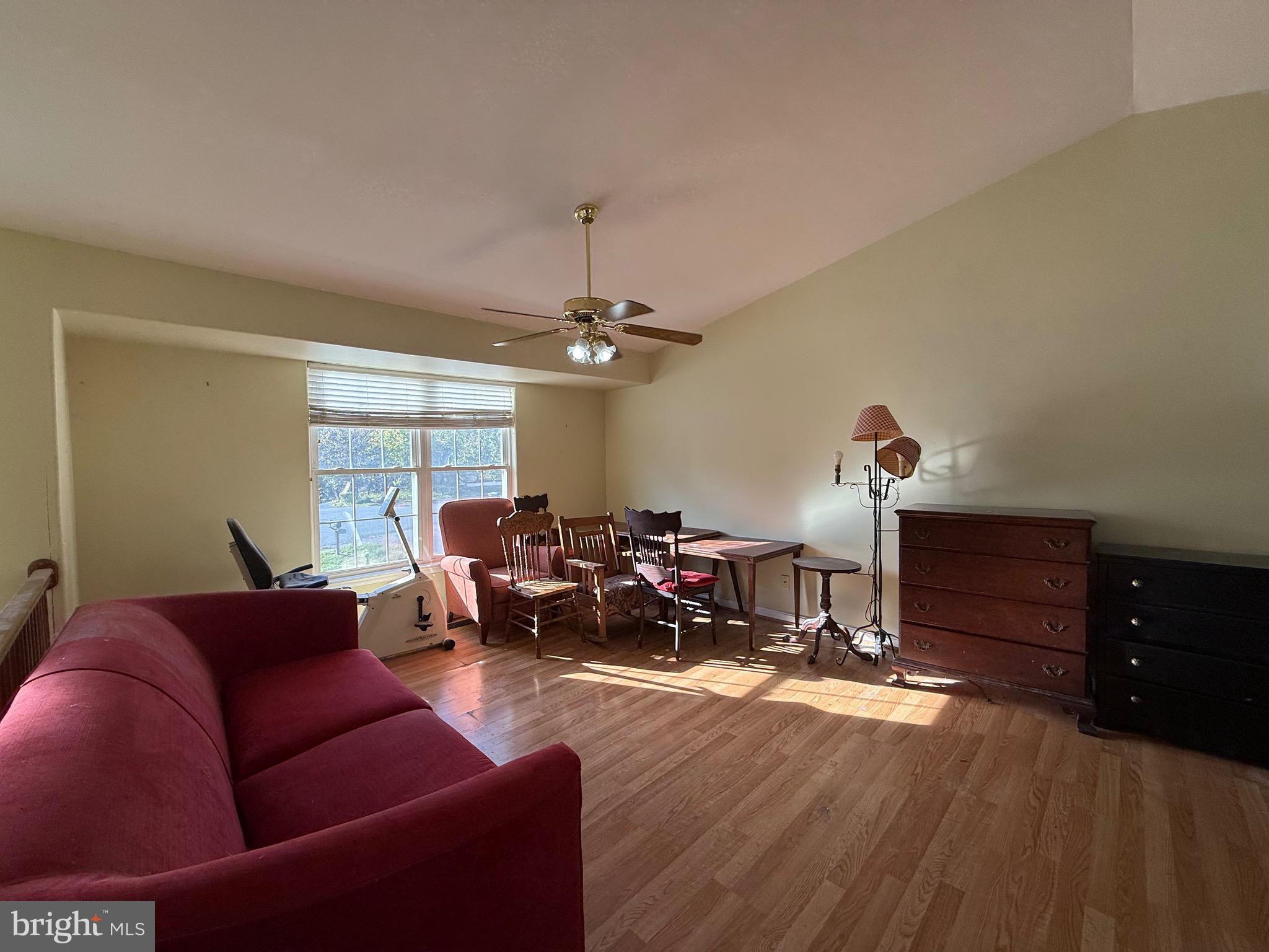 10203 MEADOWVIEW DRIVE