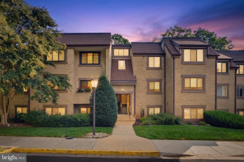 Photo of 1657 Parkcrest Circle #201, RESTON, VA 20190 (MLS # VAFX2341412)