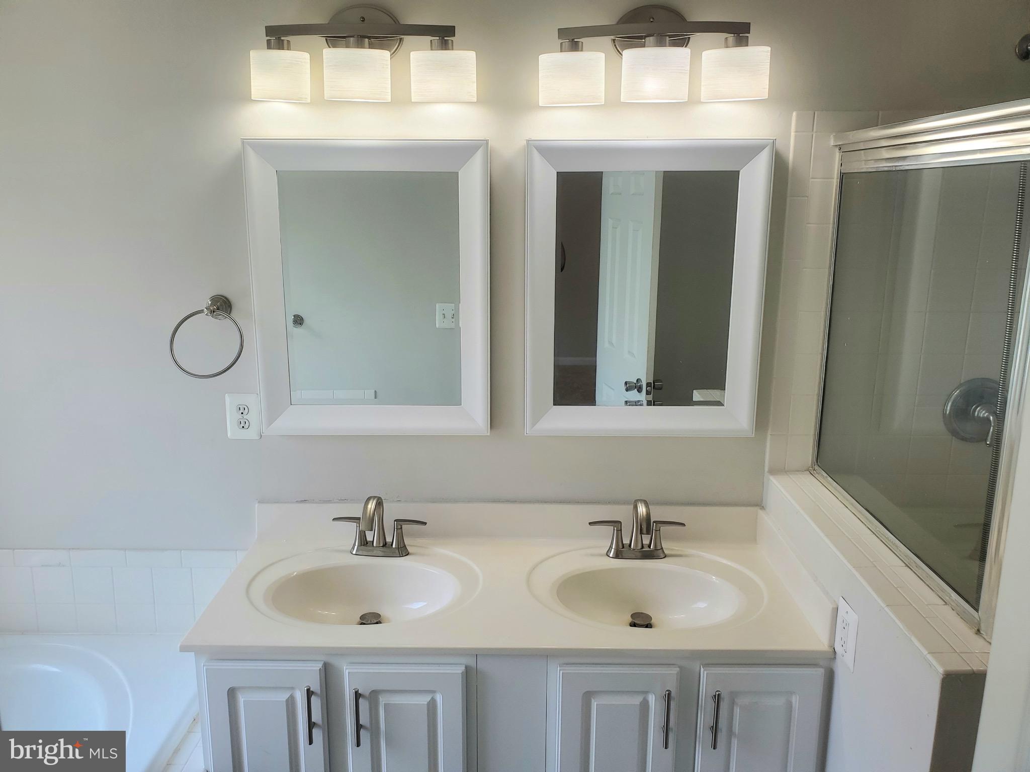 VIRGINIA OAKS - Residential