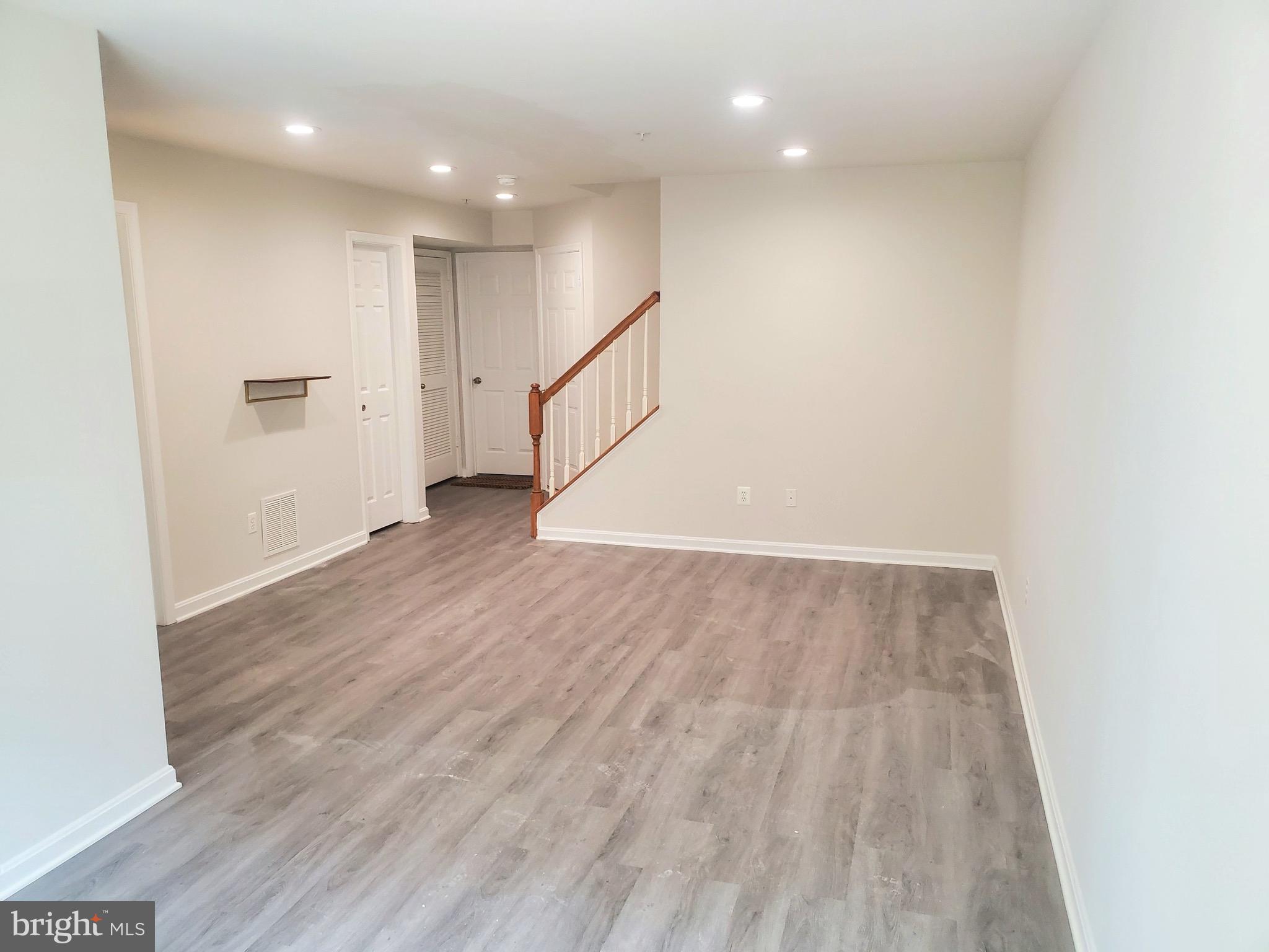 VIRGINIA OAKS - Residential