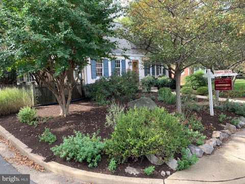 Homes For Sale - 600 N Ivy Street<br/> ARLINGTON, VA 22201