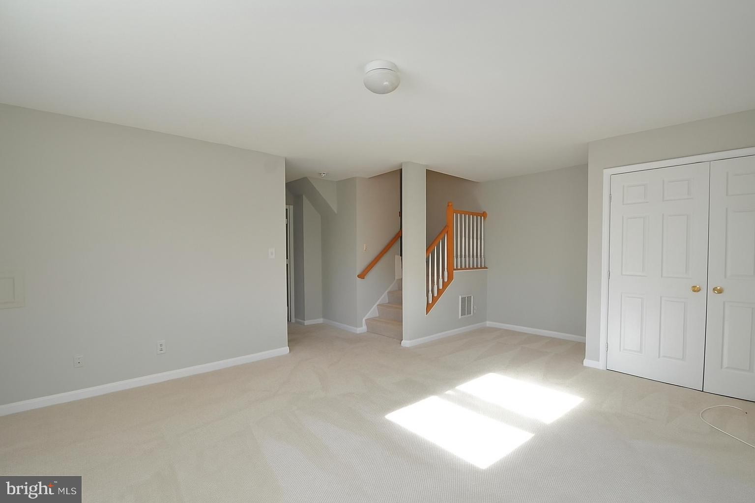 STONE RIVER - Residential Lease