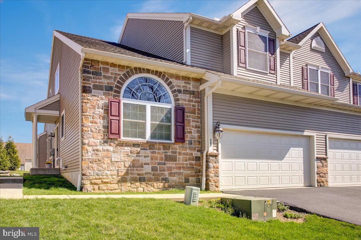 Move in ready townhome in the desirable Rosemont development. Hardwood floors throughout the first floor. Finished media room in the basement. Available June 1.