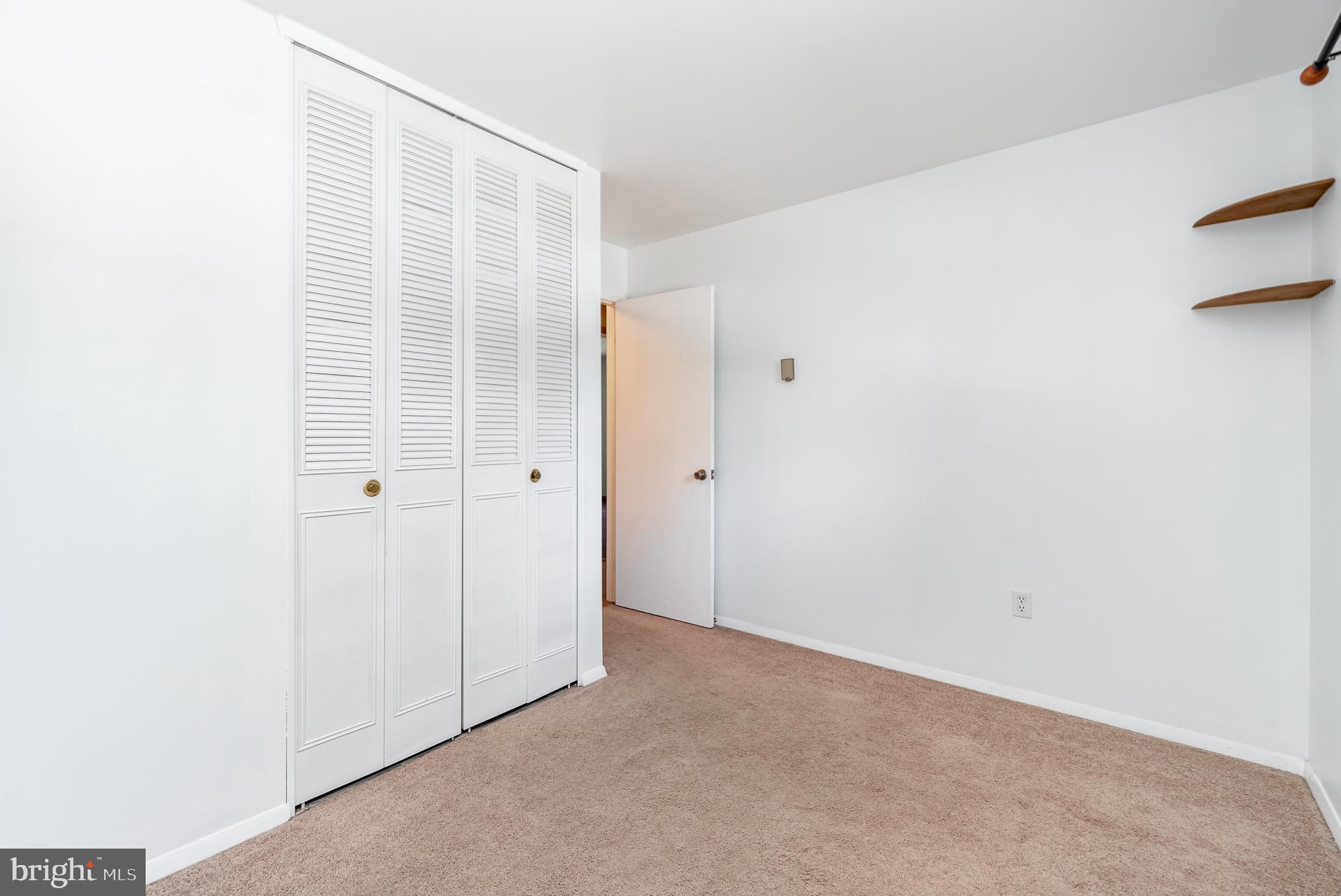 STONEY CREEK MANOR - Residential