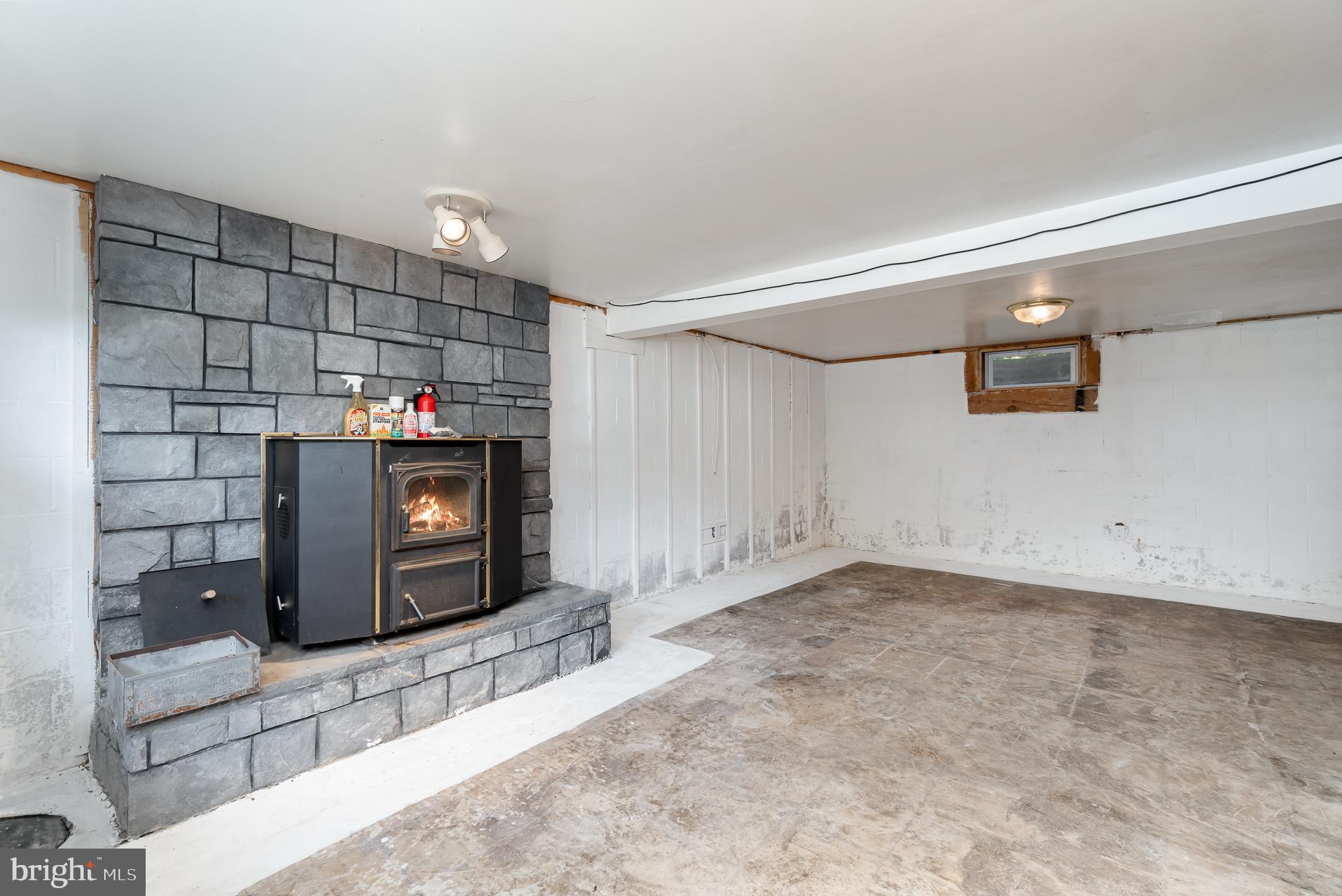 STONEY CREEK MANOR - Residential