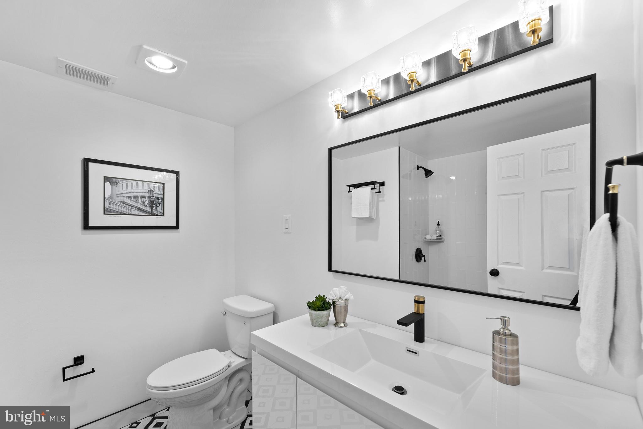 SKYLINE PLAZA - Residential