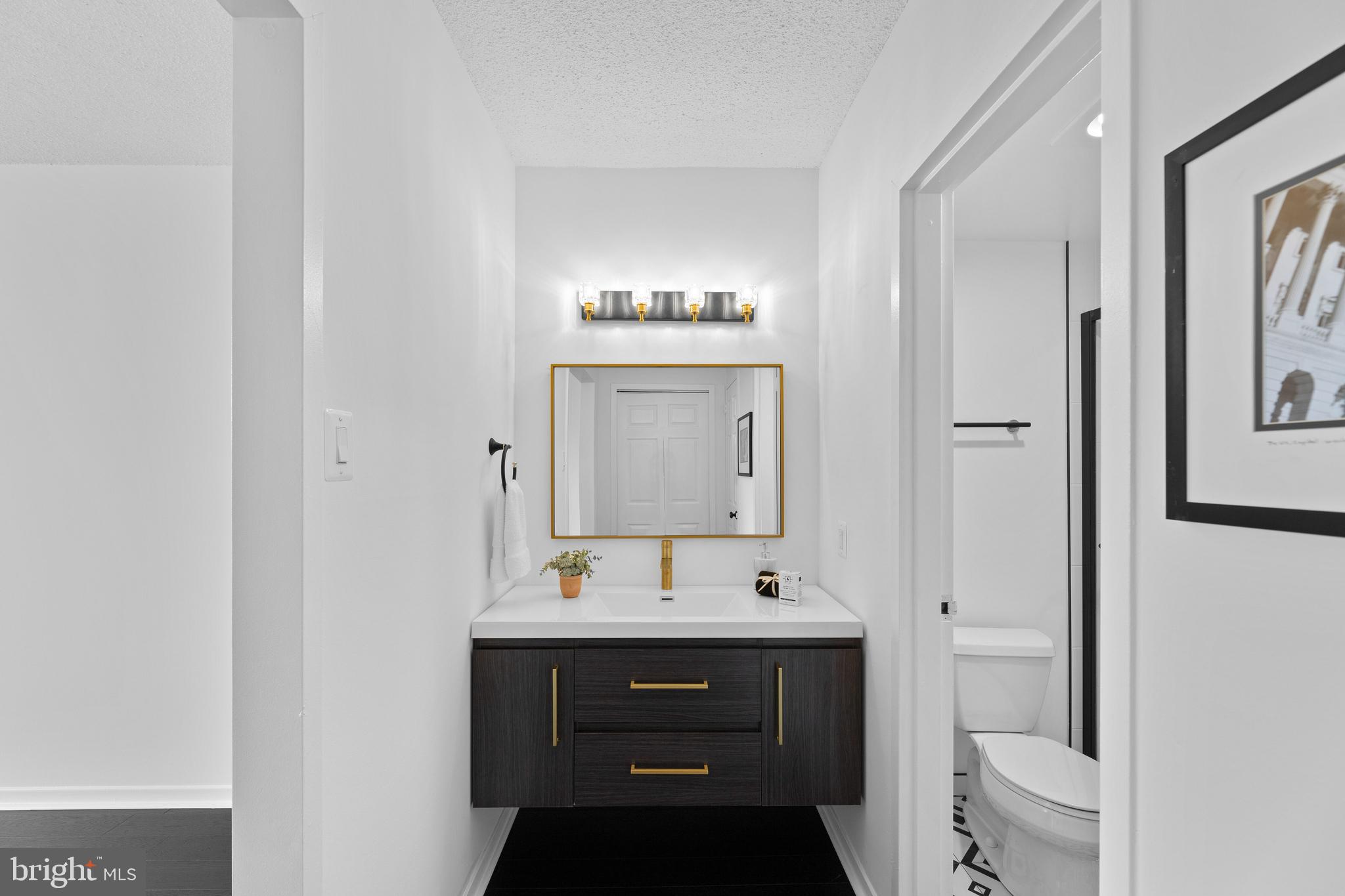 SKYLINE PLAZA - Residential