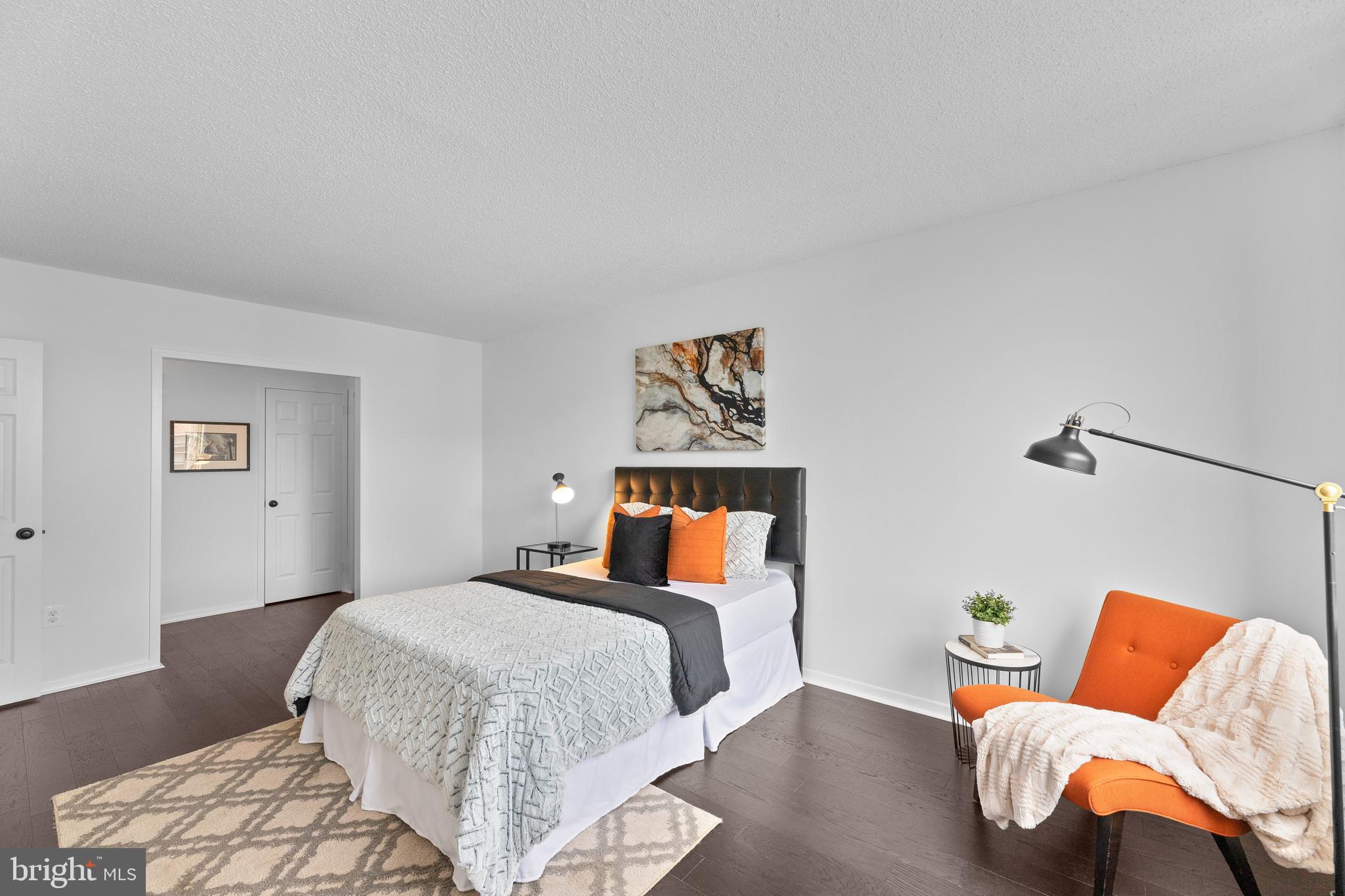 SKYLINE PLAZA - Residential