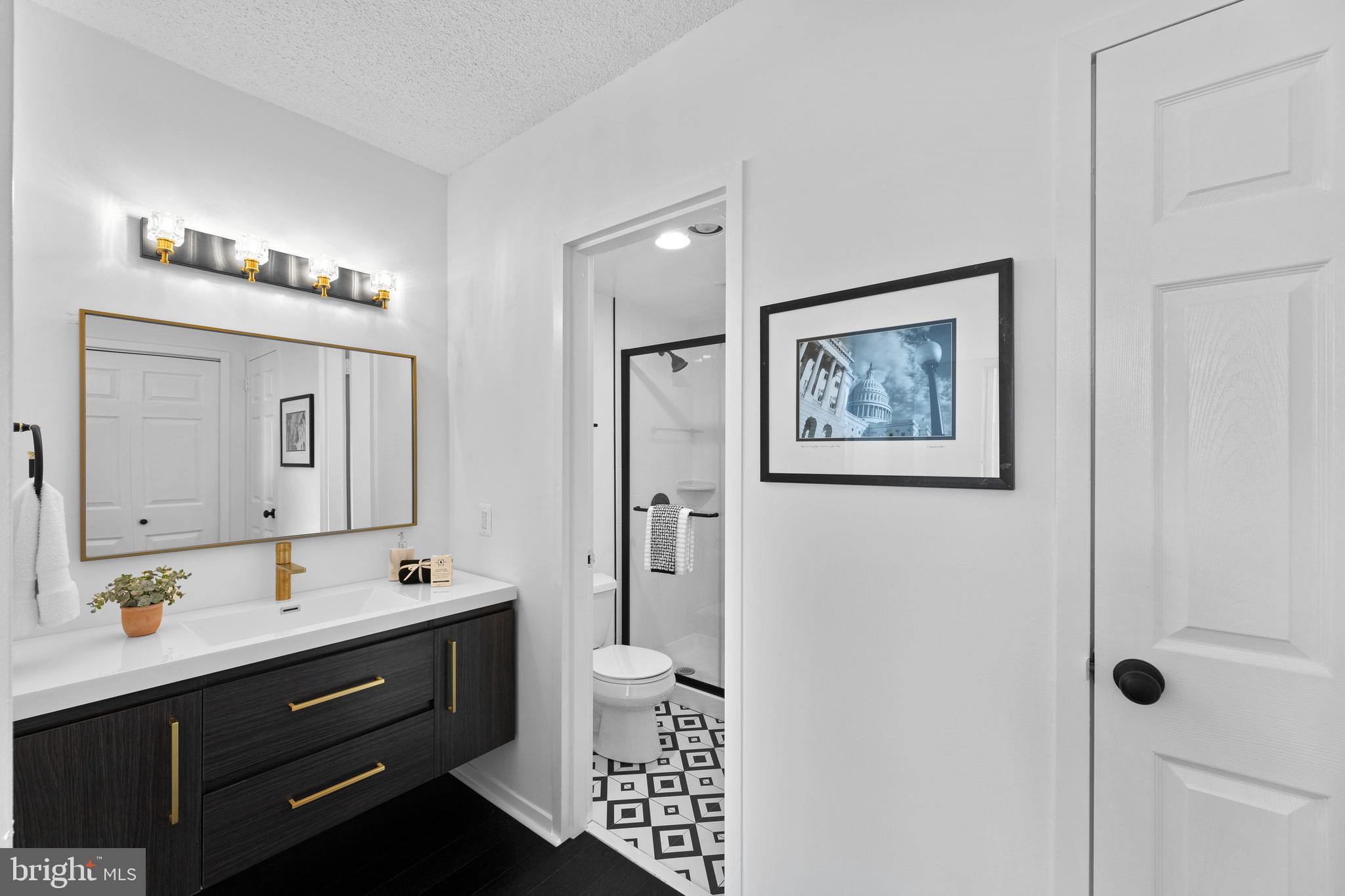 SKYLINE PLAZA - Residential