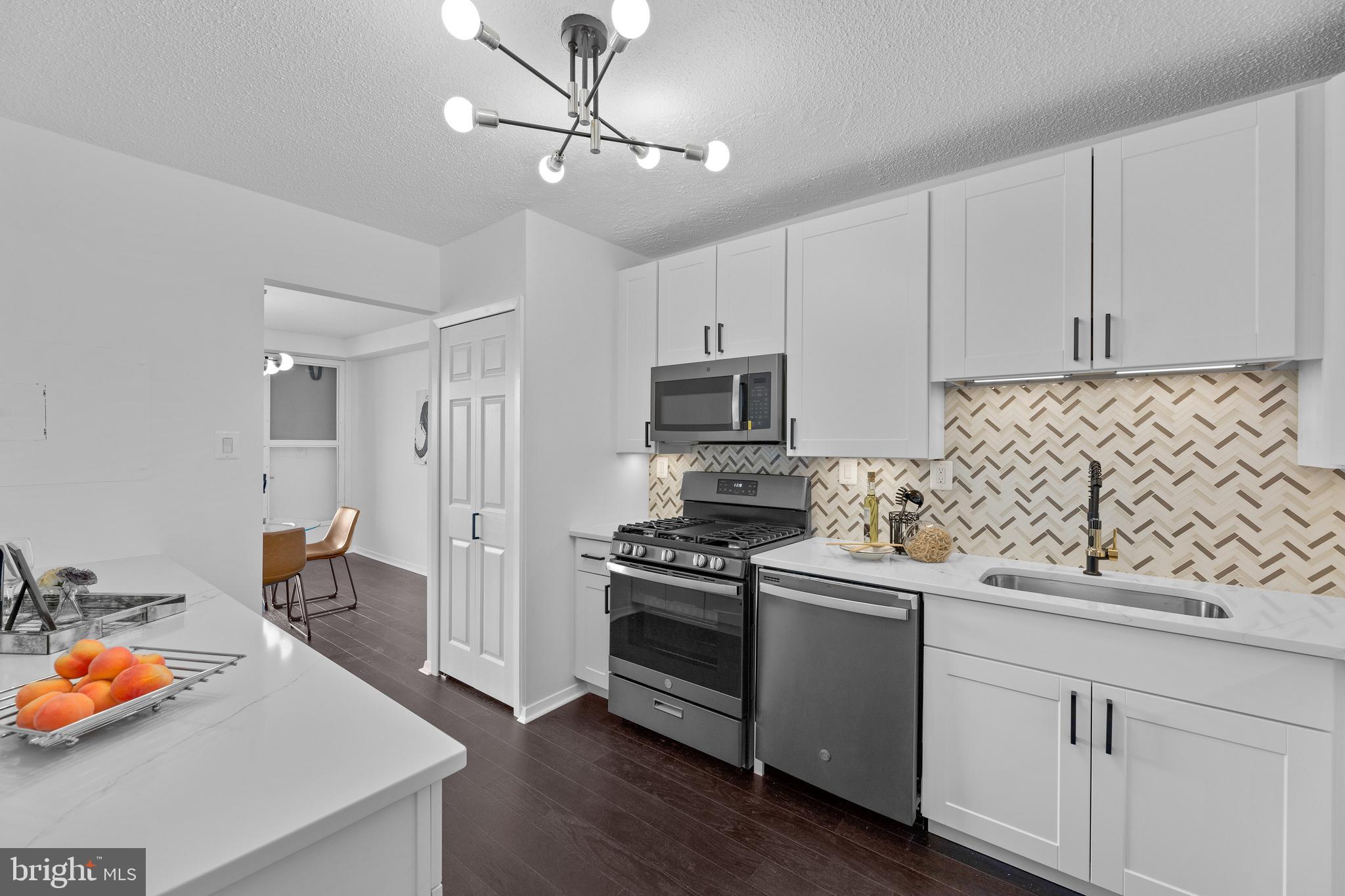 SKYLINE PLAZA - Residential