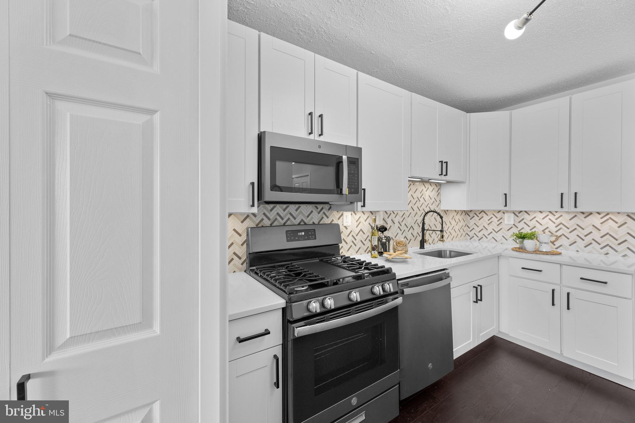 SKYLINE PLAZA - Residential