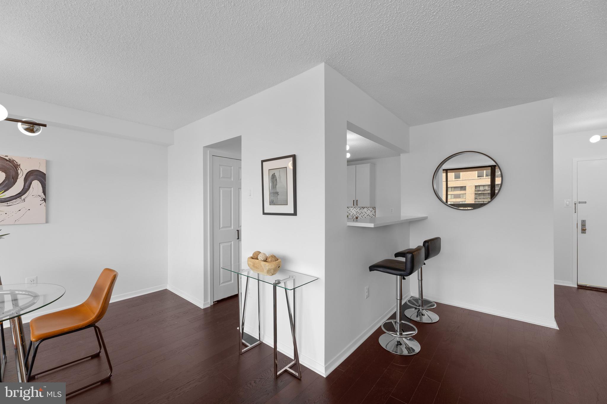 SKYLINE PLAZA - Residential