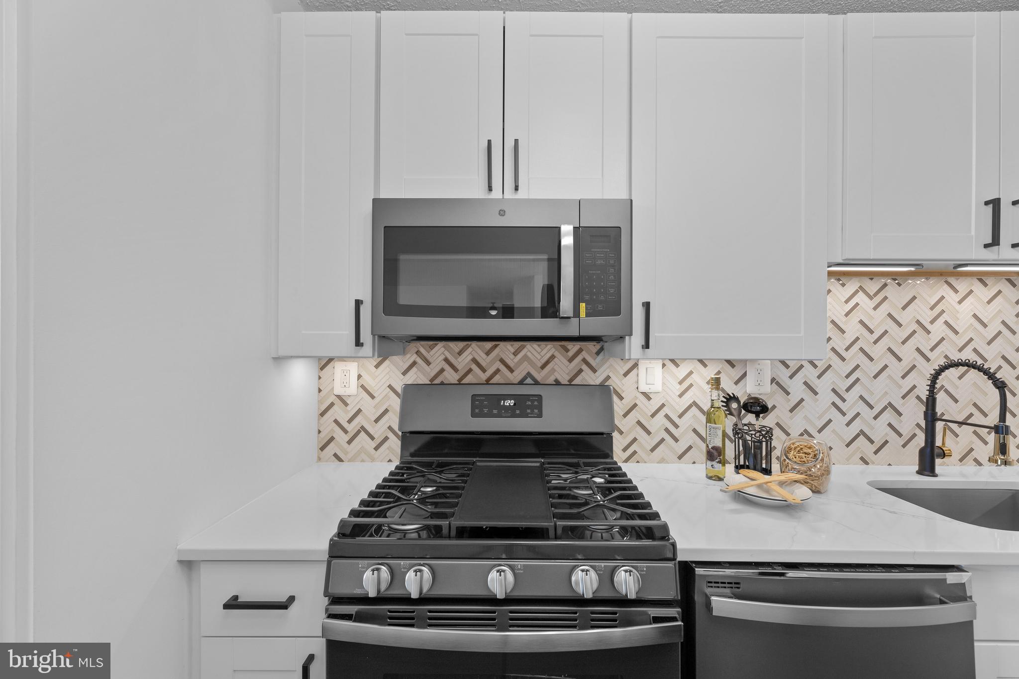 SKYLINE PLAZA - Residential