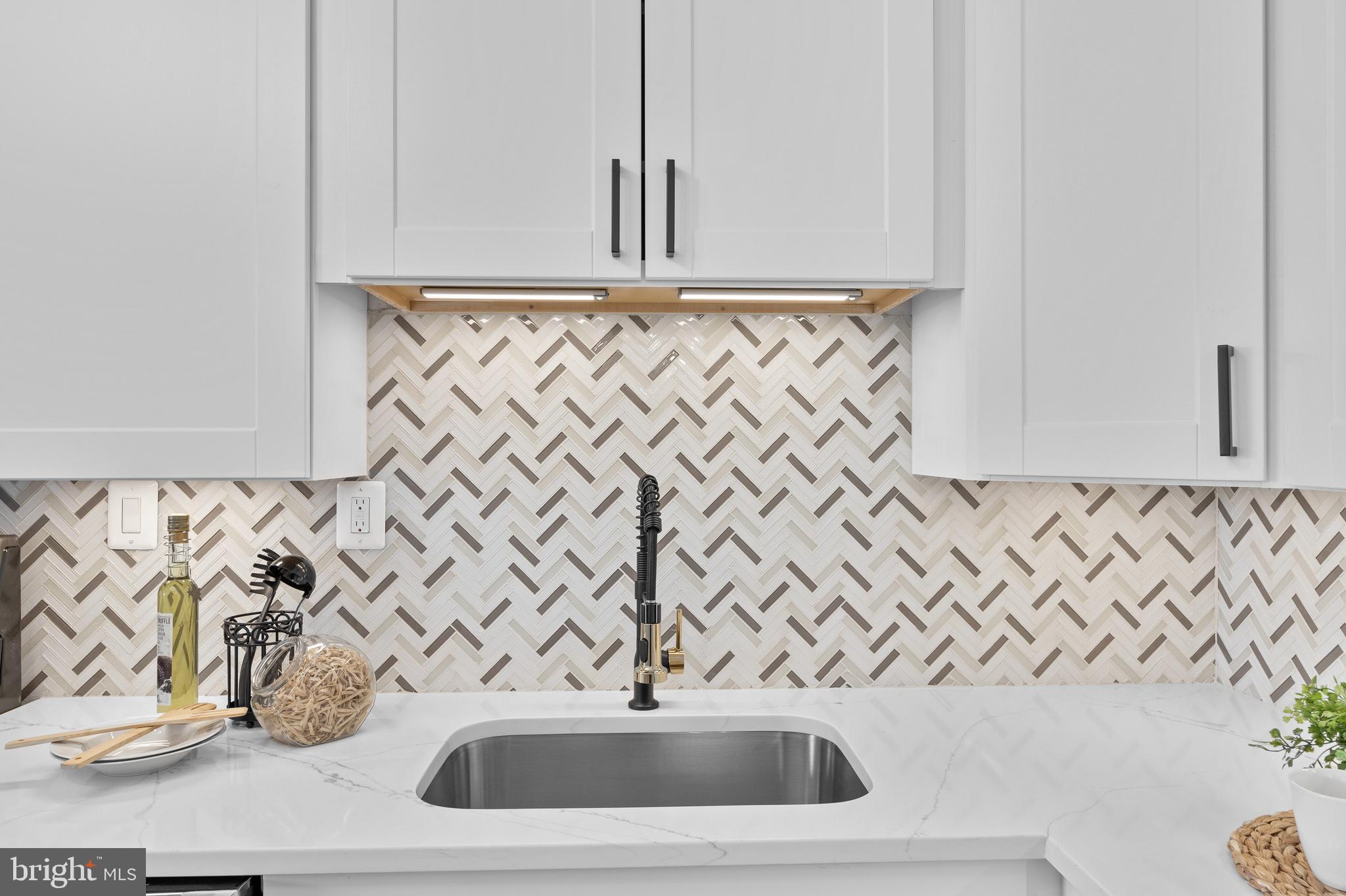 SKYLINE PLAZA - Residential