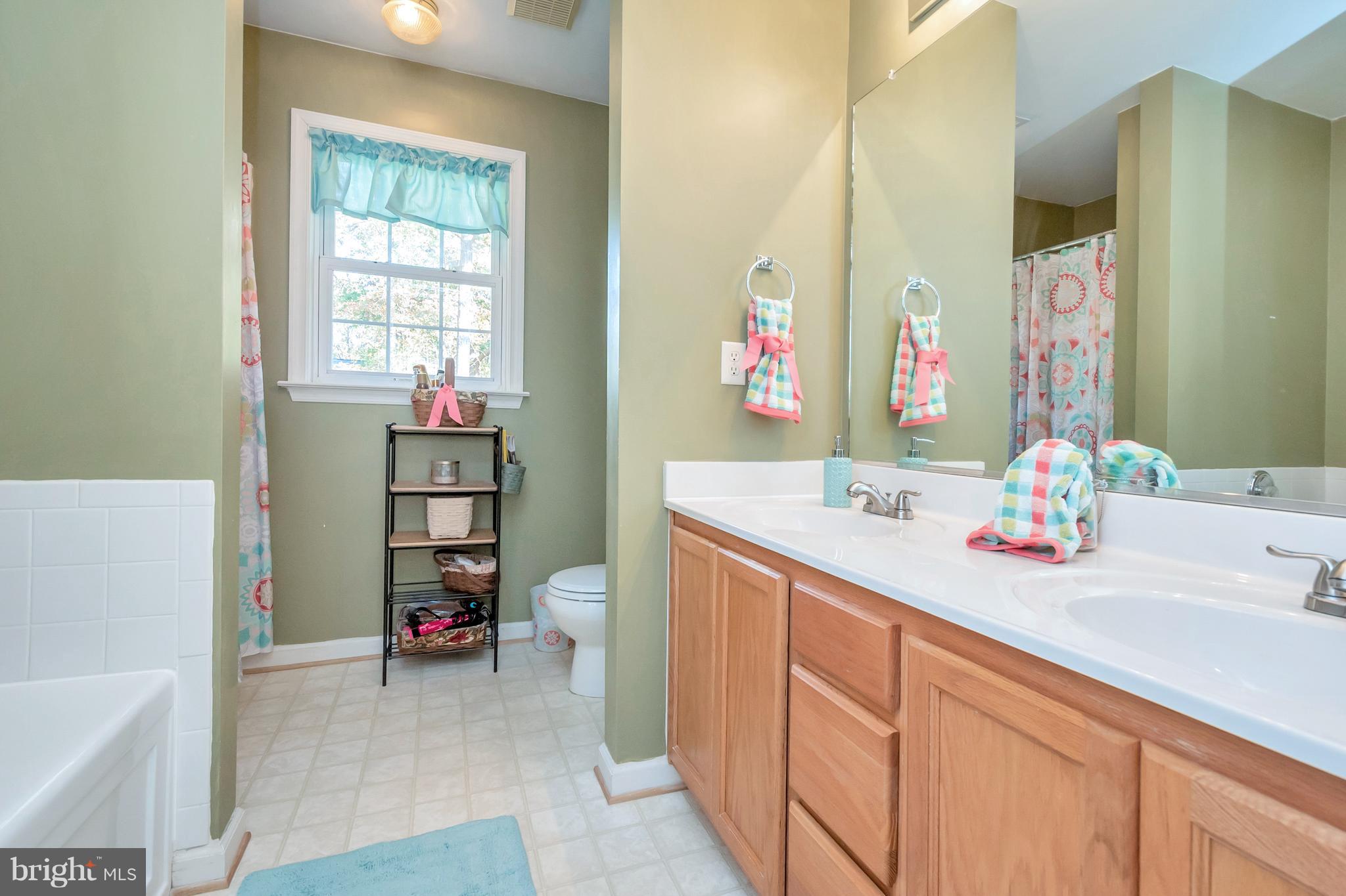 LAKE LAND - Residential