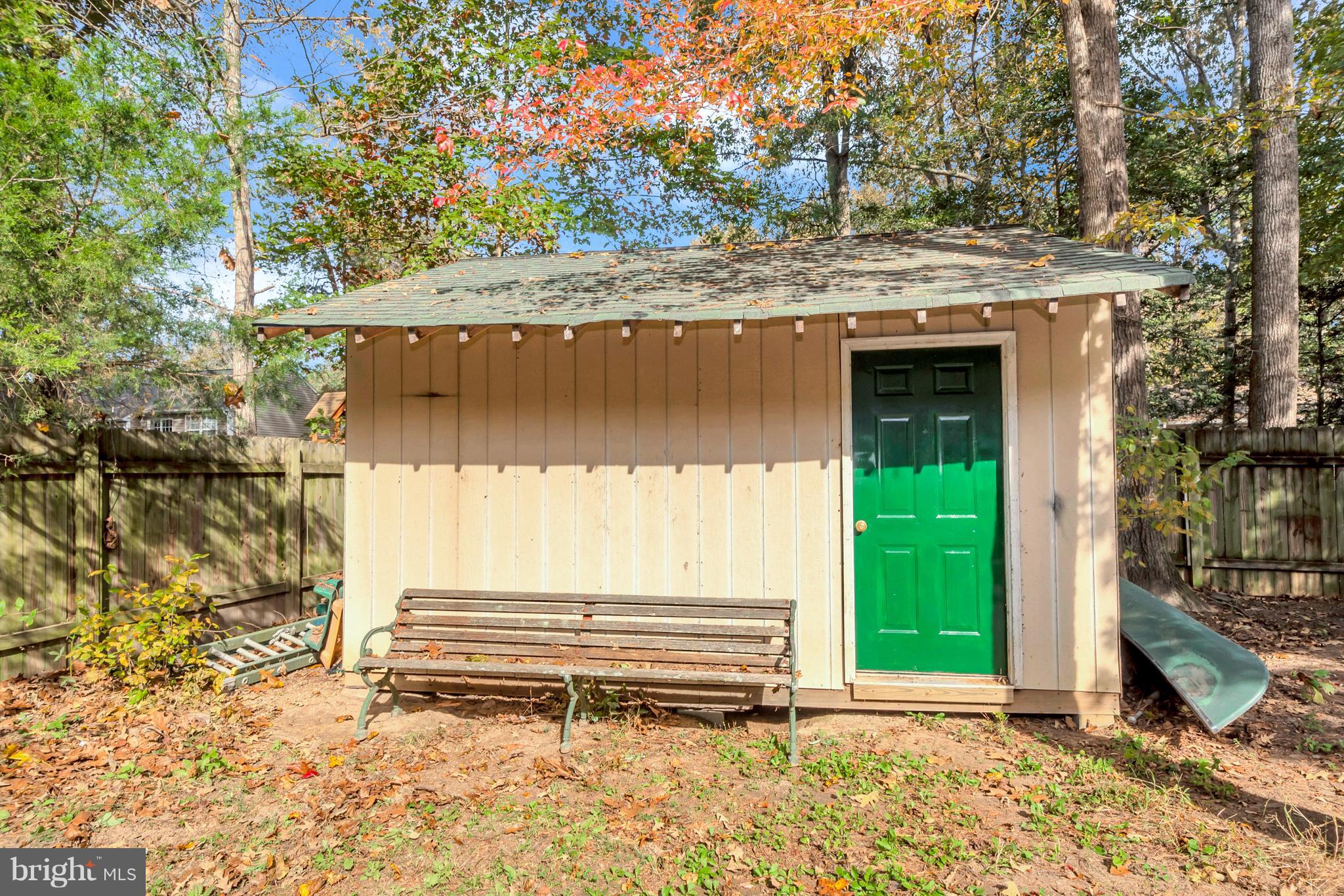 LAKE LAND - Residential